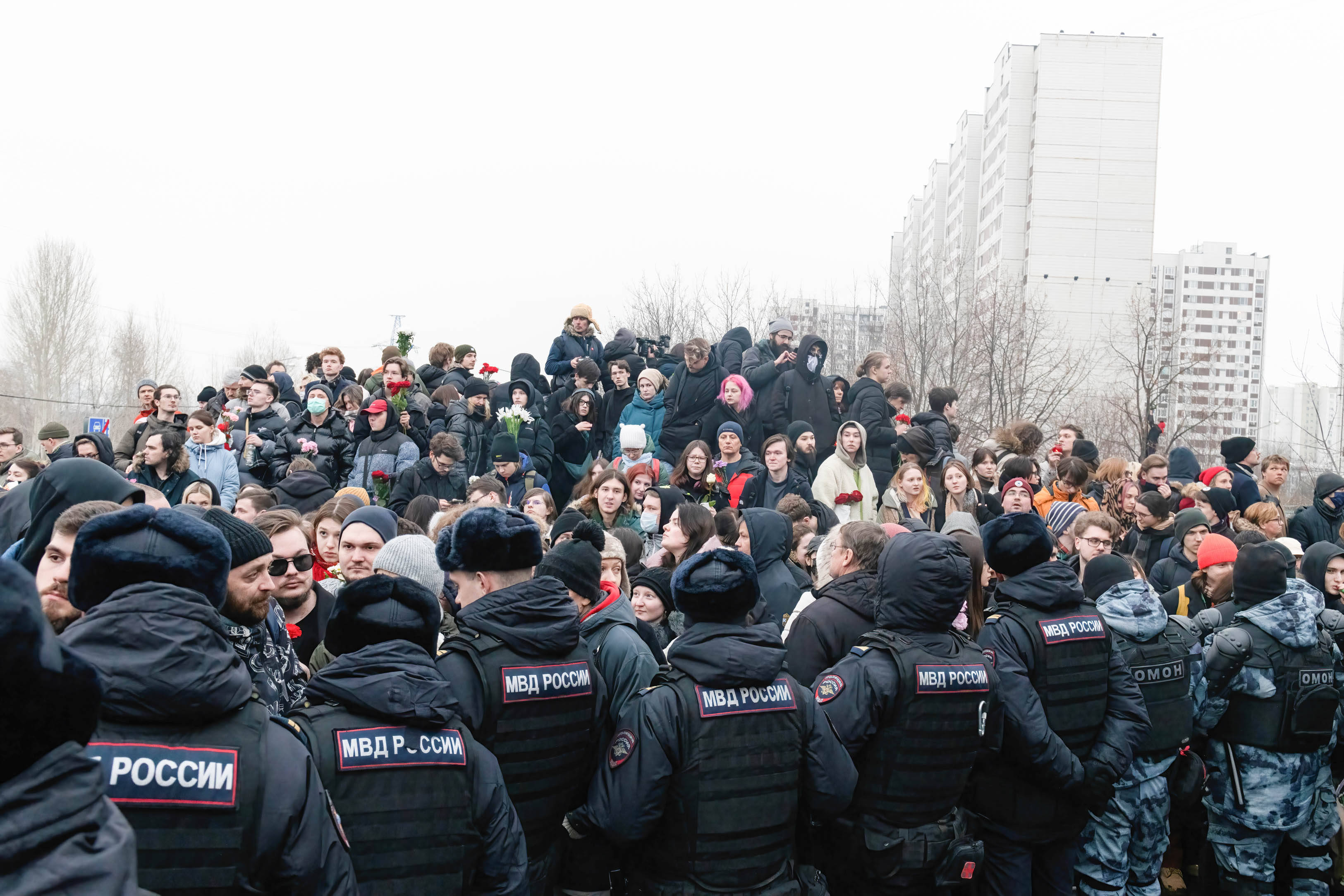 Szenen wie diese sind selten im heutigen Russland: Am Tag der Beerdigung von Alexei Nawalny versammelten sich tausende Menschen in Solidarität.
