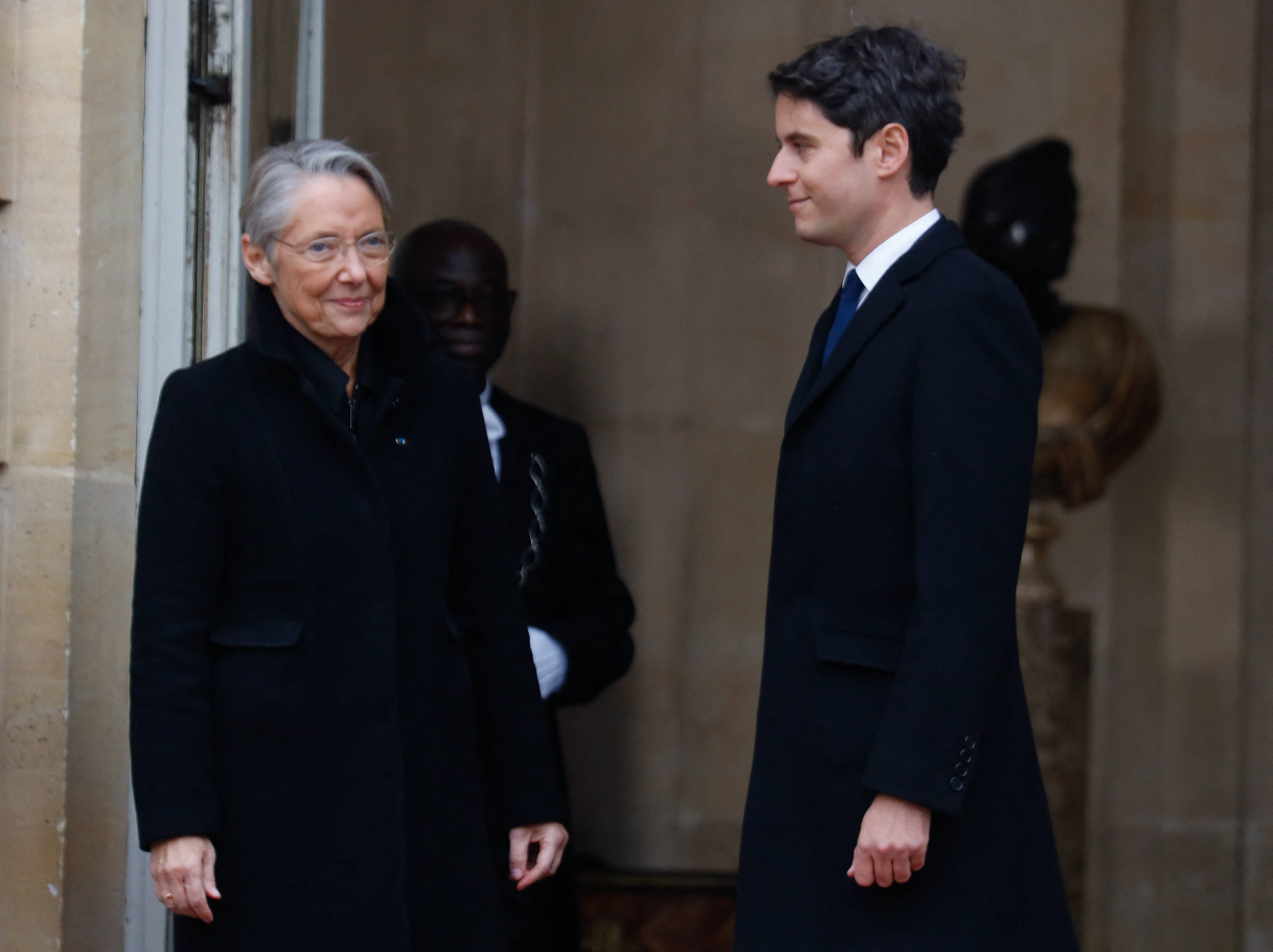 Die eine geht, der andere kommt: In Frankreich ist Elisabeth Borne als Premierministerin zurückgetreten. Ihr Nachfolger ist der fast 30 Jahre jüngere Gabriel Attal.