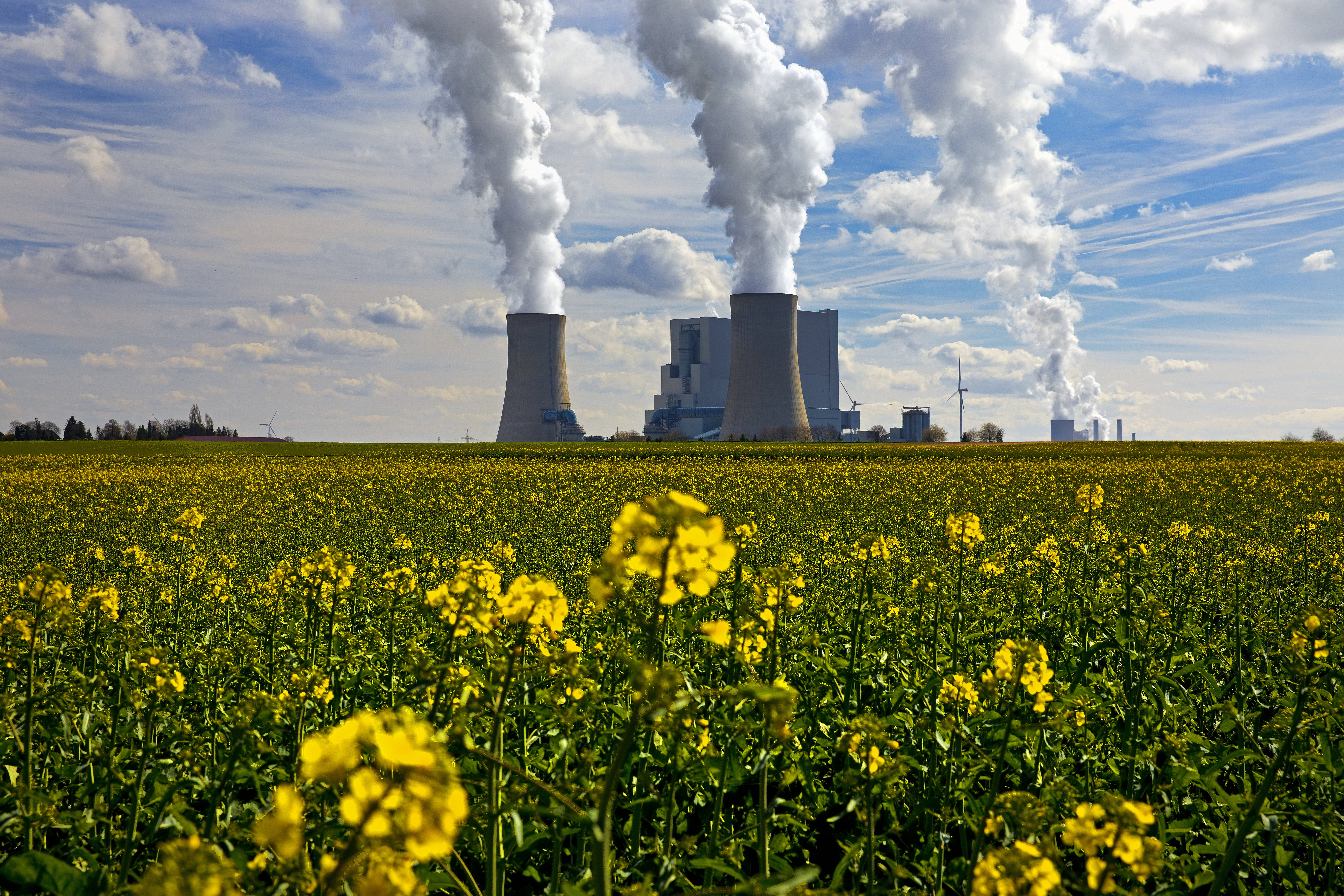 Kohlekraftwerk im nordrhein-westfälischen Grevenbroich: „Mit dem Klimaschutzgesetz regeln wir verbindlich, dass Deutschland bis 2045 klimaneutral wird.“