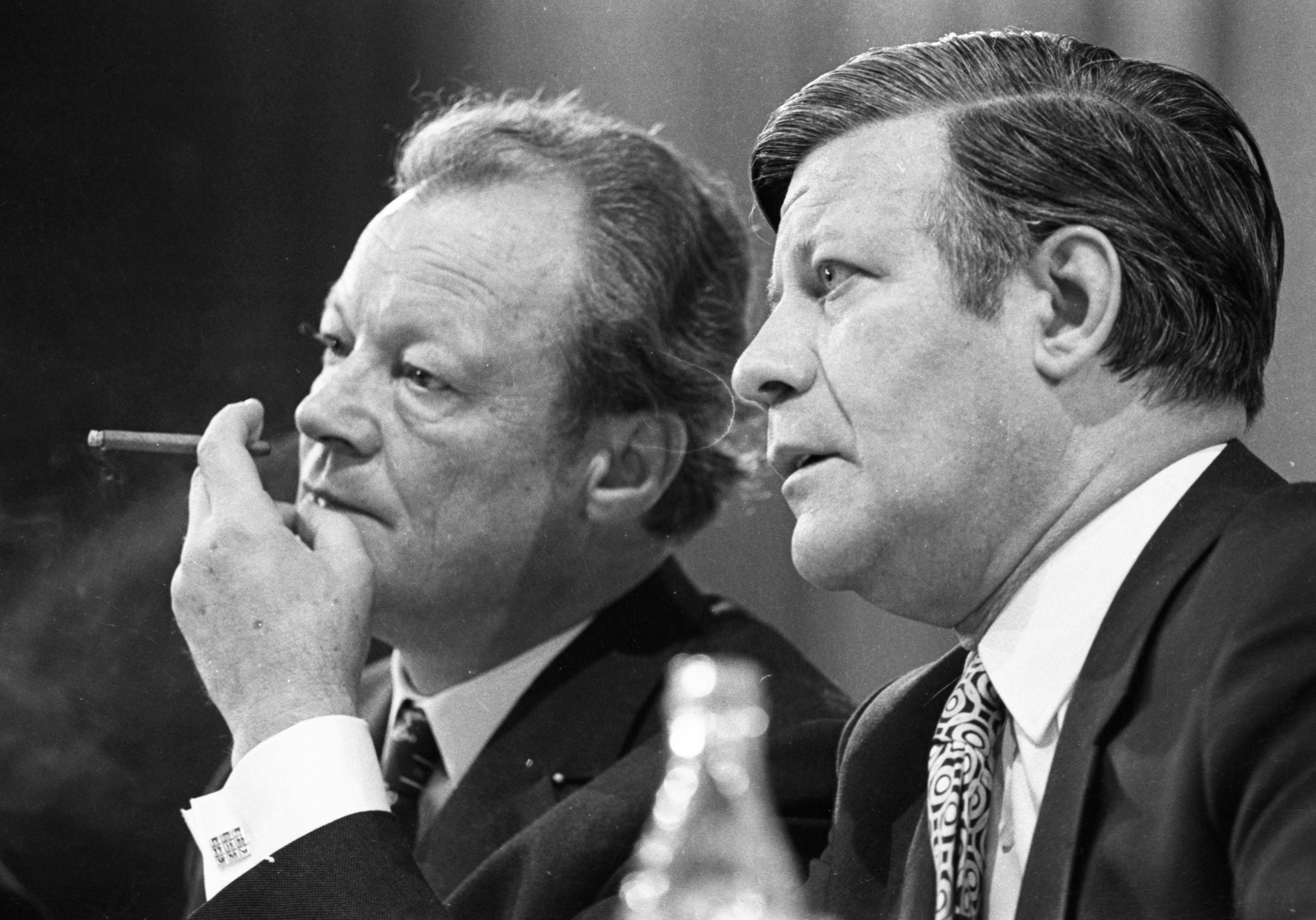 Vereinfachende Etiketten taugen nichts: SPD-Kanzler Willy Brandt (l.) und Helmut Schmidt