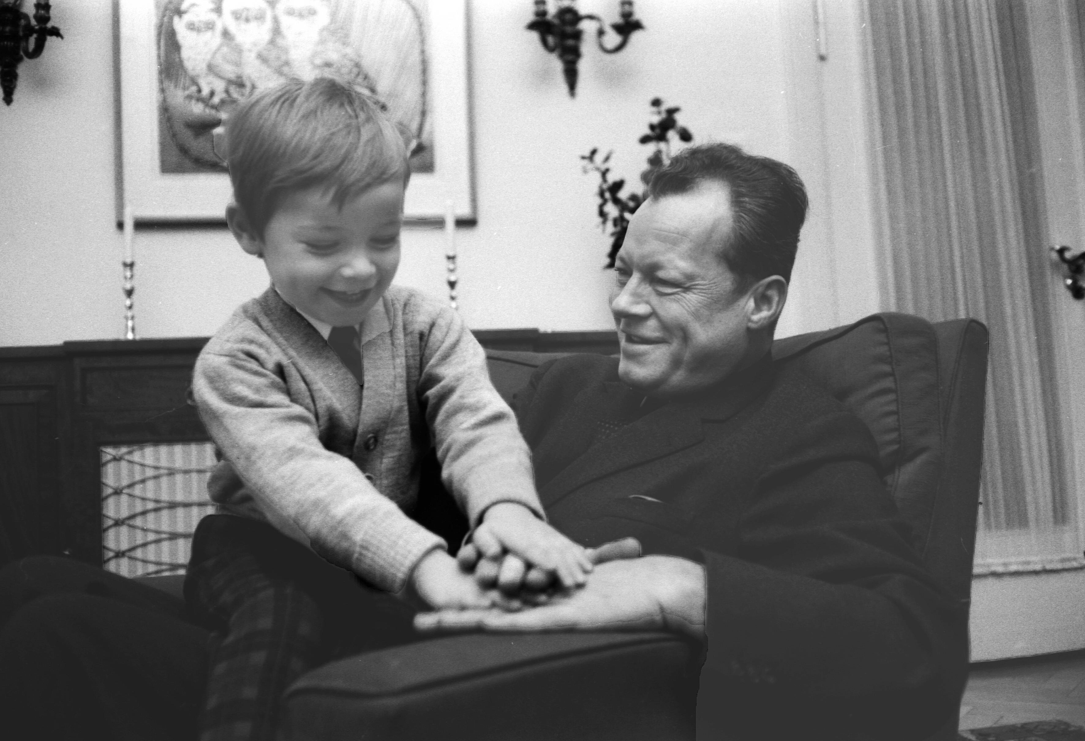 Der Vater, den er selbst niemals hatte: Willy Brandt mit Sohn Matthias 1967