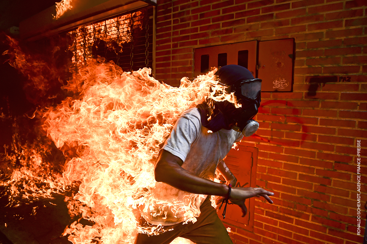 José Víctor Salazar Balza fängt Feuer