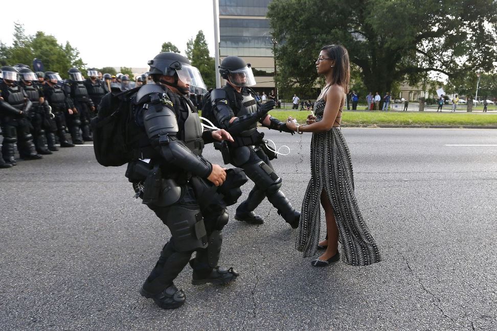 Dies ist nicht das World Press Photo of the Year, sondern der erste Preis in der Rubrik „Contemporary issues, singles“ vom US-Amerikaner Jonathan Bachman 