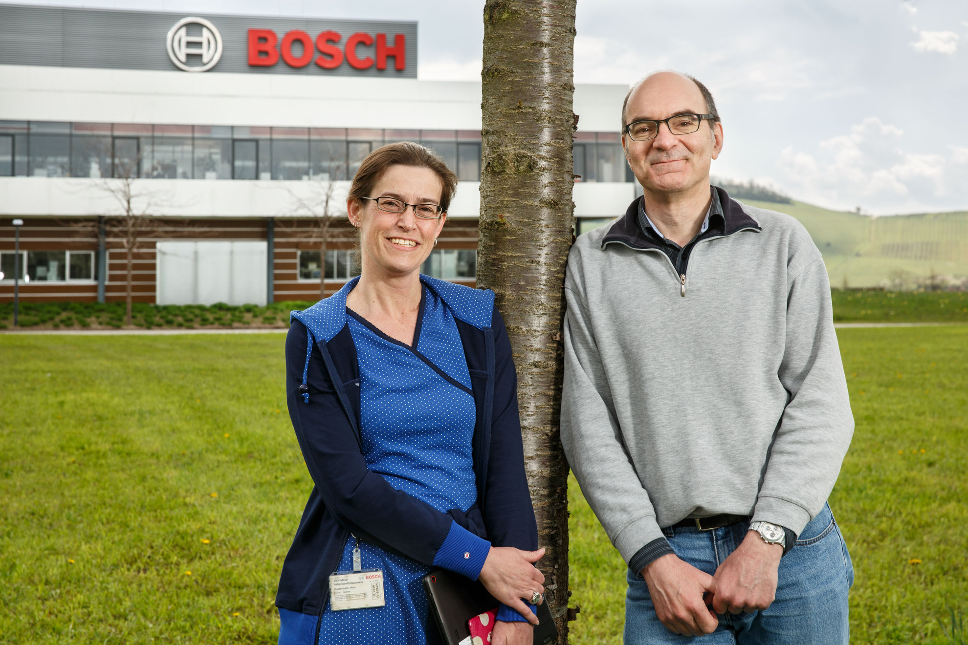 Nina Rustenbach schätzt das mobile Arbeiten auf Dienstreisen. Helmut Meyer ist Betriebsrat bei Bosch am Standort Abstatt.