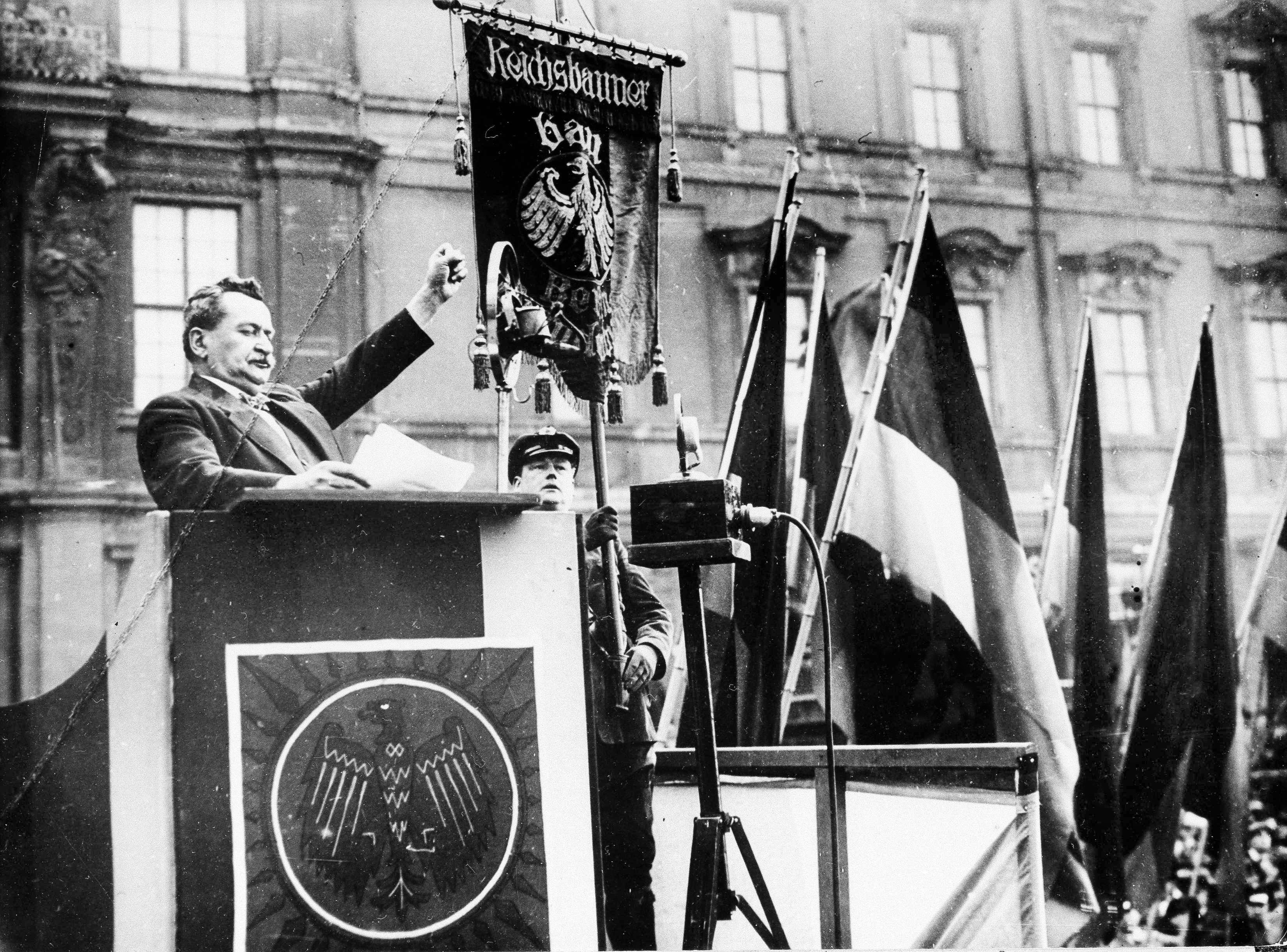 Freiheit und Leben kann man uns nehmen – die Ehre nicht. Otto Wels bei einer Rede vor dem Reichstag im März 1932