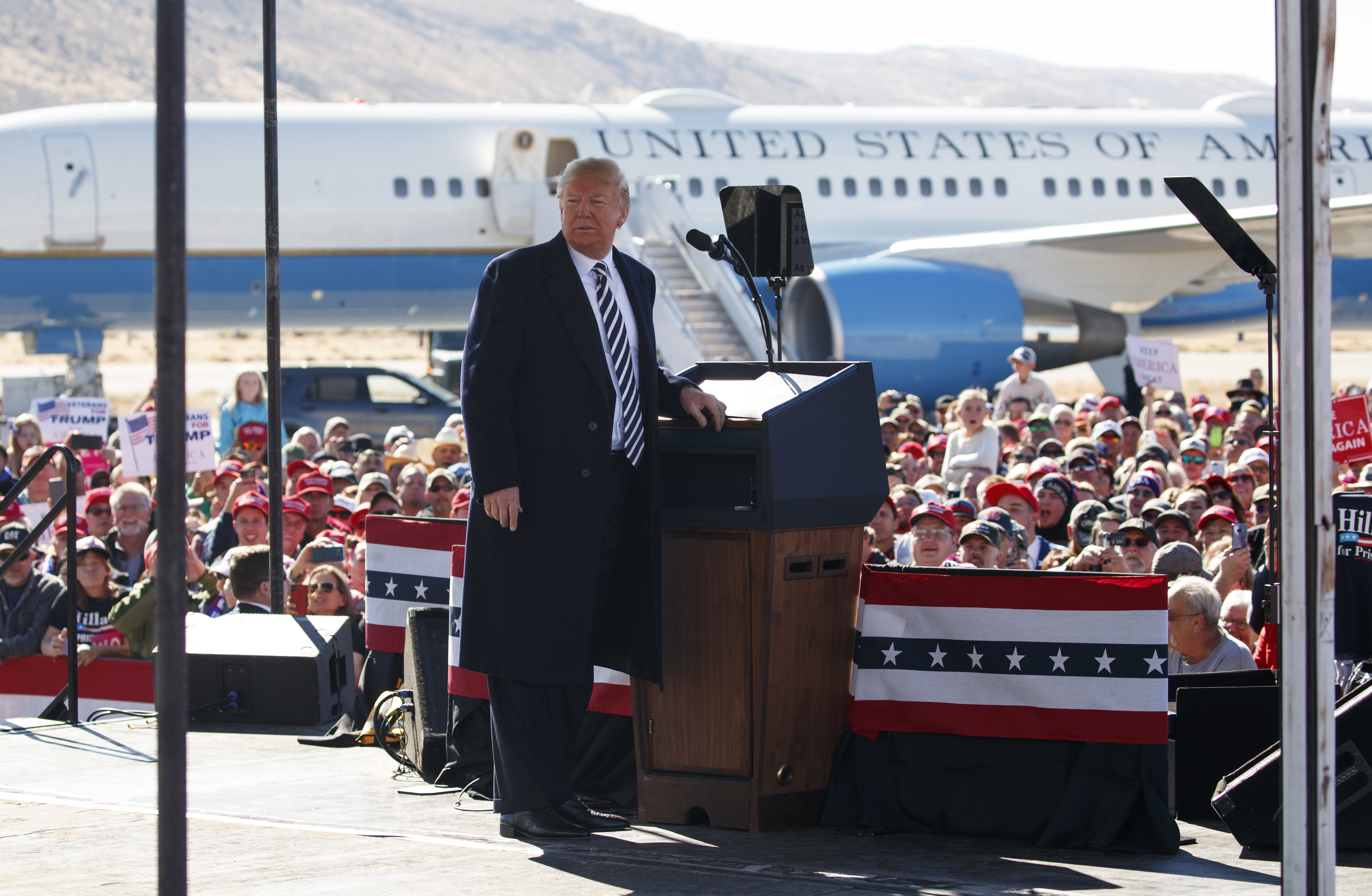 Trumps Ankündigung: Am 20. Oktober 2018 teilt der US-Präsident bei einem Wahlkampfauftritt mit, den INF-Vertrag aufkündigen zu wollen.