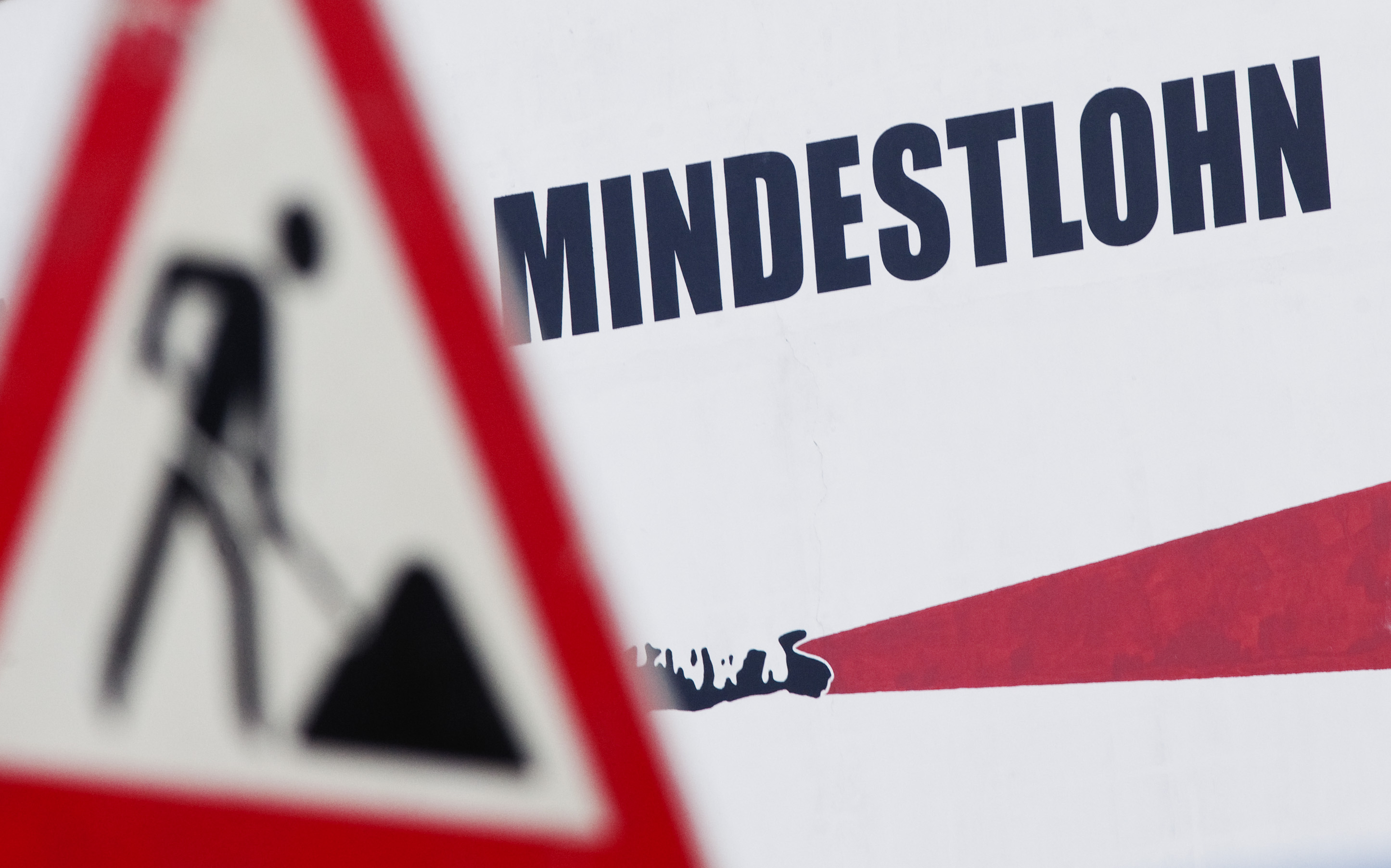 Der Mindestlohn bleibt eine Baustelle: Der SPD reicht die bisherige Erföhung nicht aus, sie fordert 12 Euro pro Stunde. 