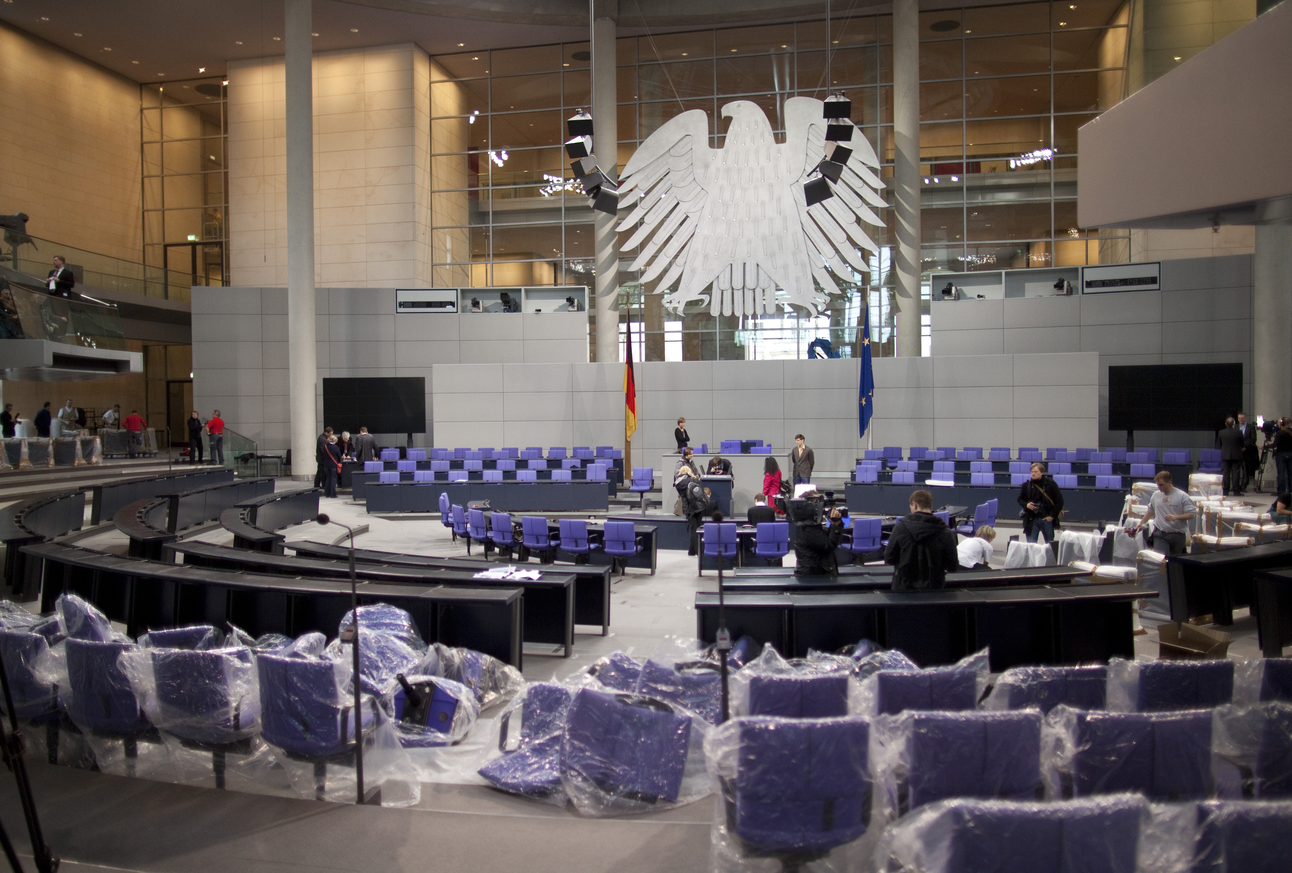 Großes Stühlerücken im Reichstag: Der Plenarsaal des Bundestages wird für die Bundesversammlung umgebaut.