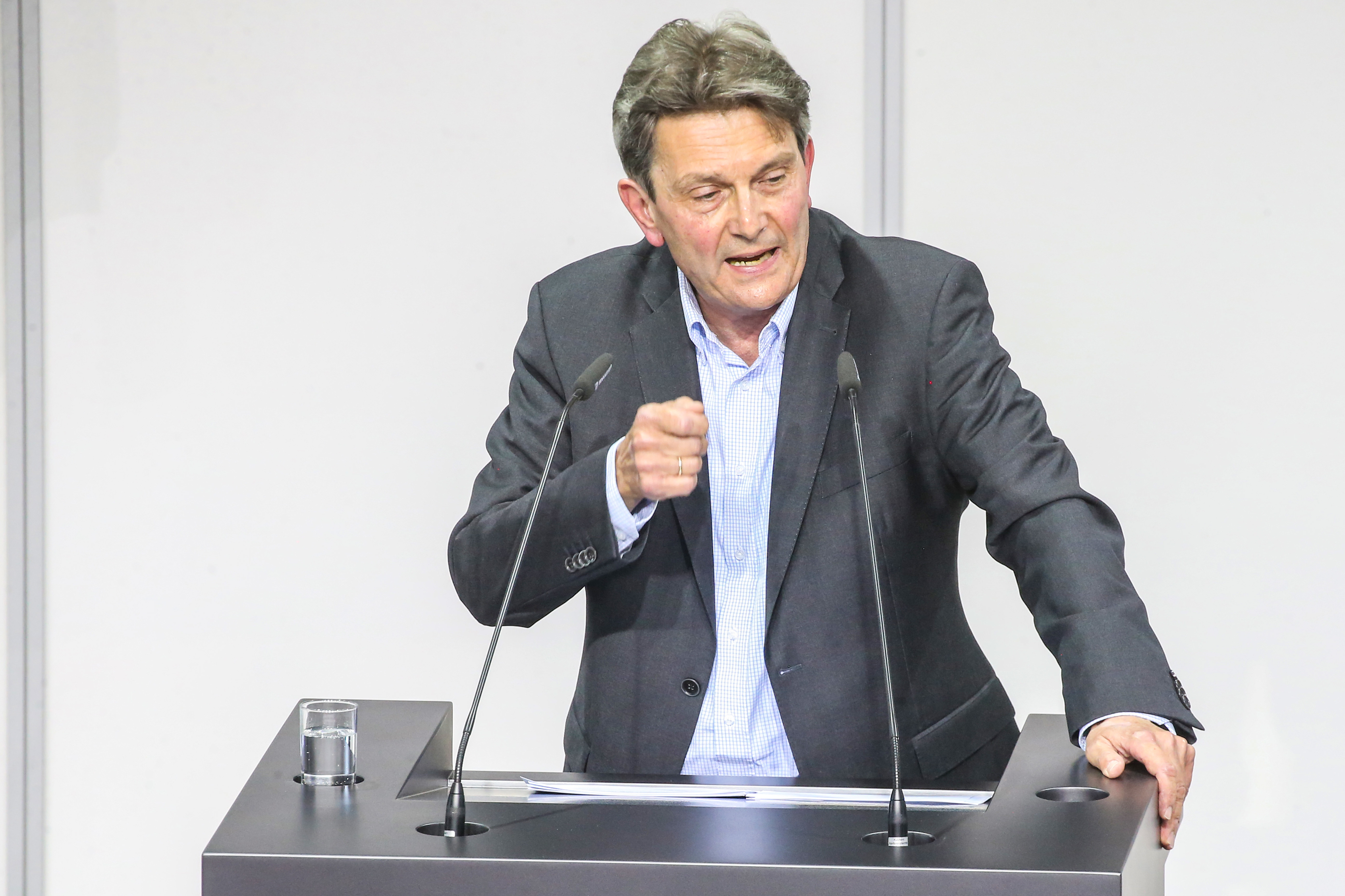 Der Fraktionsvorsitzende Rolf Mützenich macht die SPD-Position in der Sicherheitspolitik deutlich.