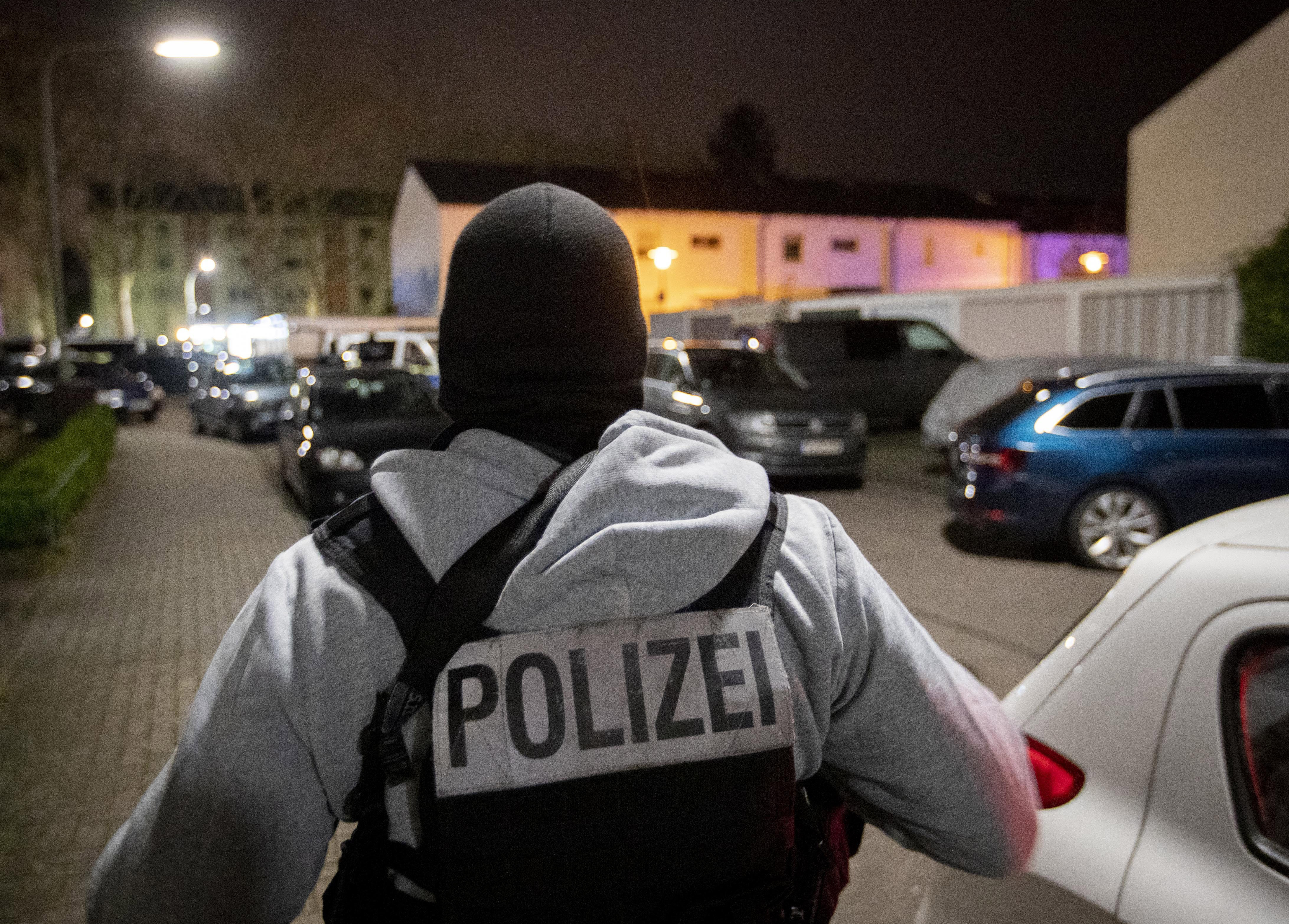 In Hanau wurden in der Nacht zu Donnerstag nach ersten Erkenntnissen mehrere Menschen getötet worden. Die Rede ist von einem fremdenfeindlichen Motiv.