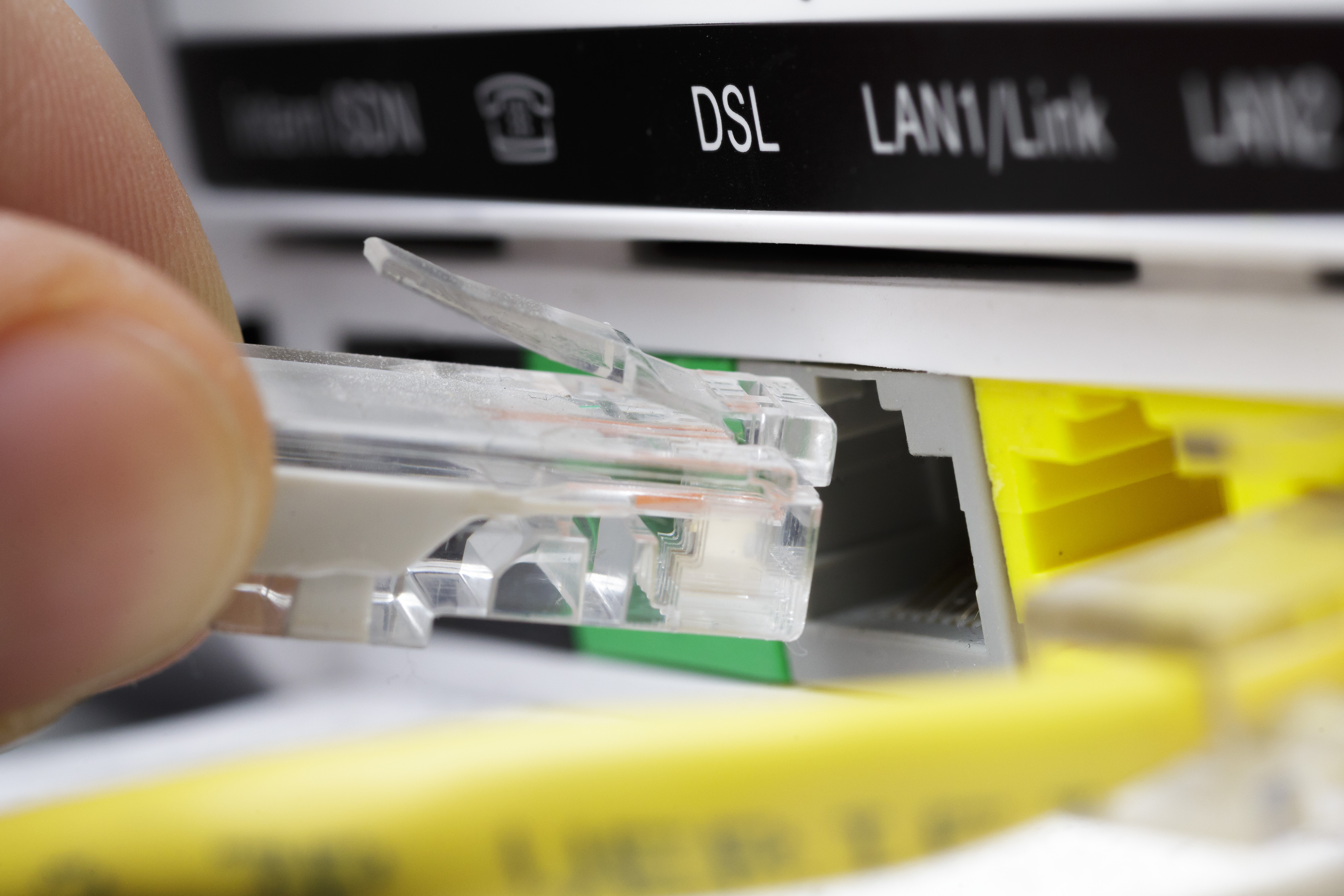 Der Stecker vom DSL wird gezogen