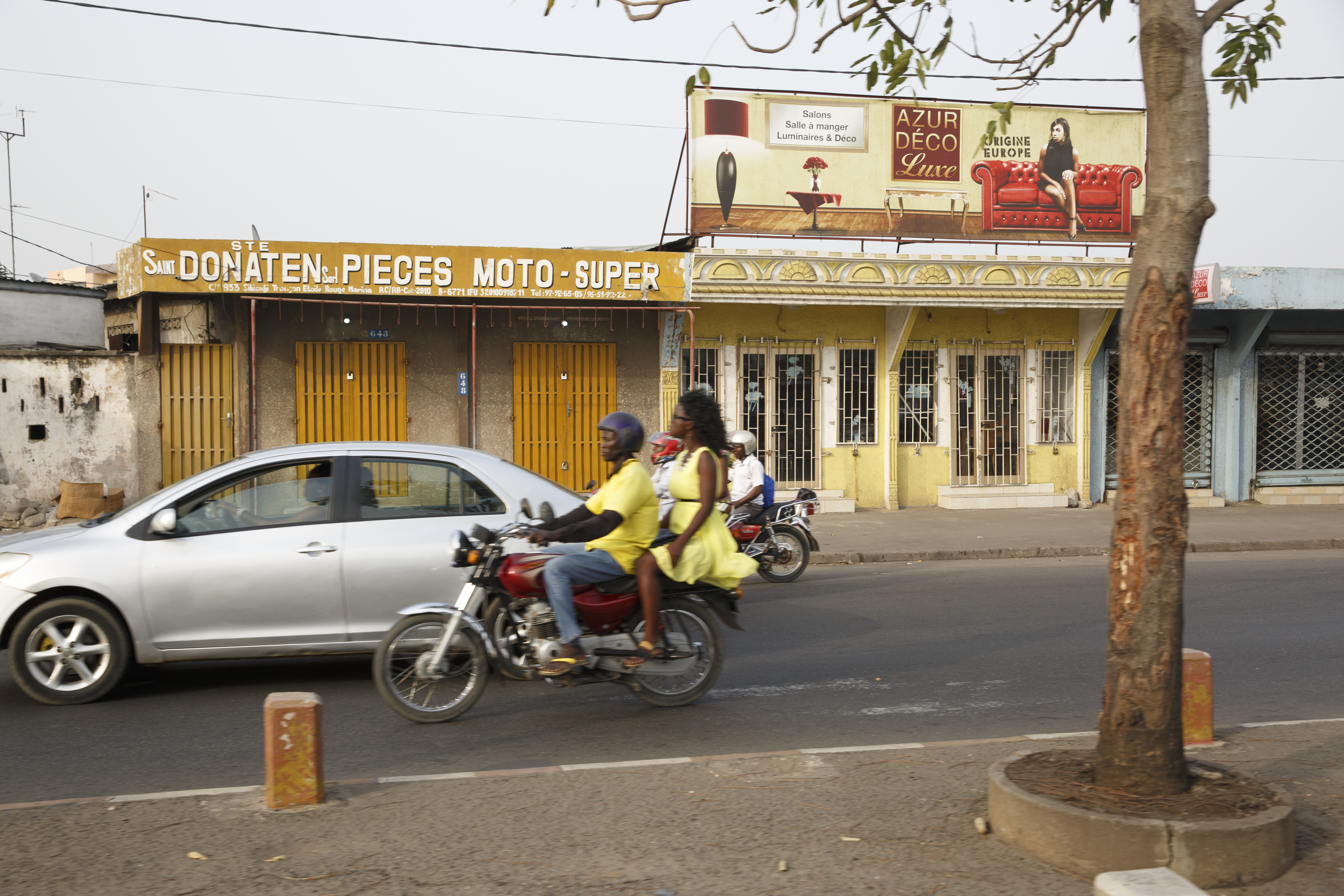 Motorradtaxifahrer in gelben Hemden prägen normalerweise das Bild der beninischen Stadt Cotonou. Sie sind weniger geworden in Zeiten von Corona.