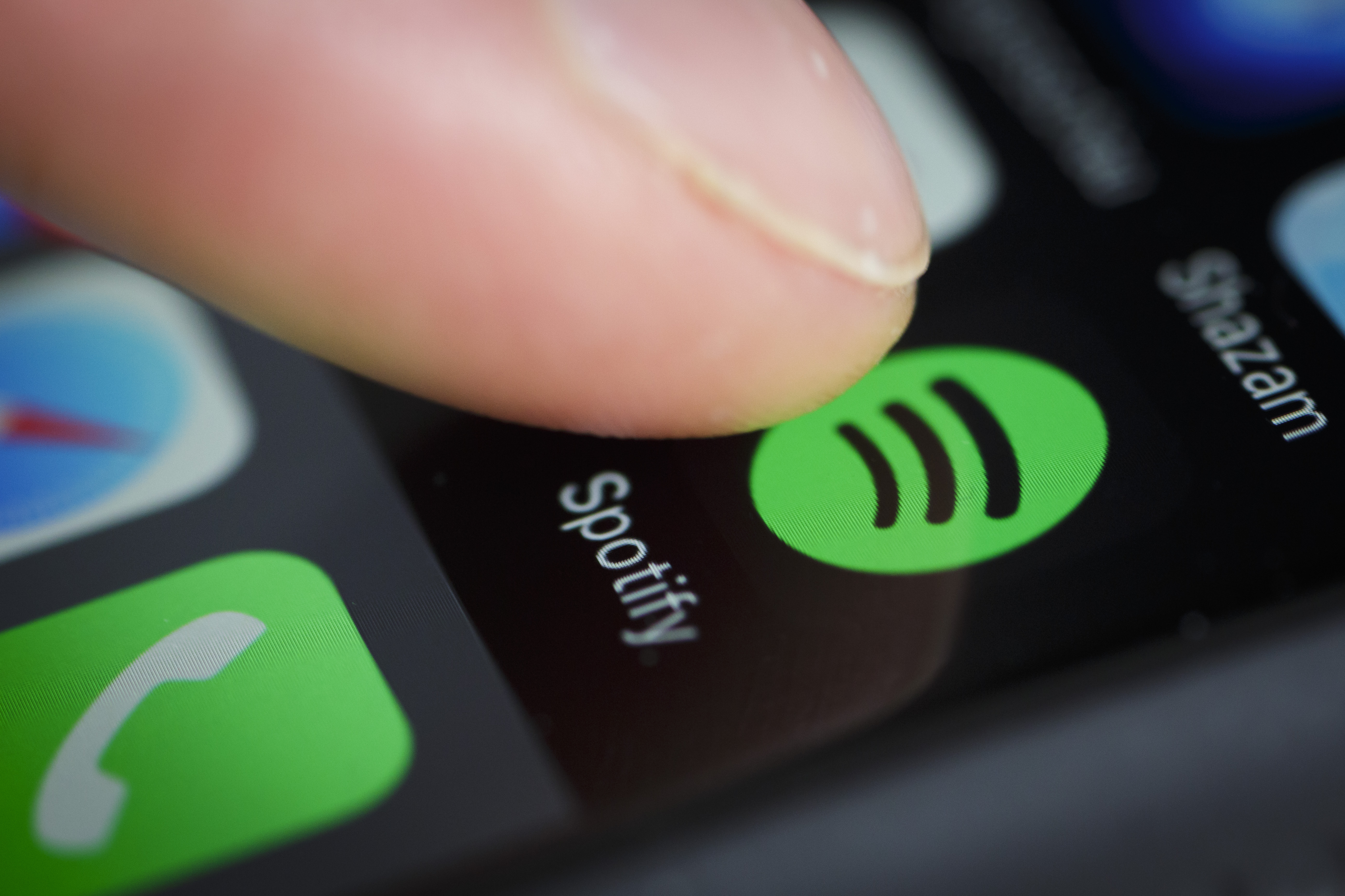 Wahlprogramm bei Spotify: Statt ihre Vorhaben in der Kommunalpolitik gedruckt zu verteilen, bietet sie die SPD in Gelsenkirchen als Podcast an.
