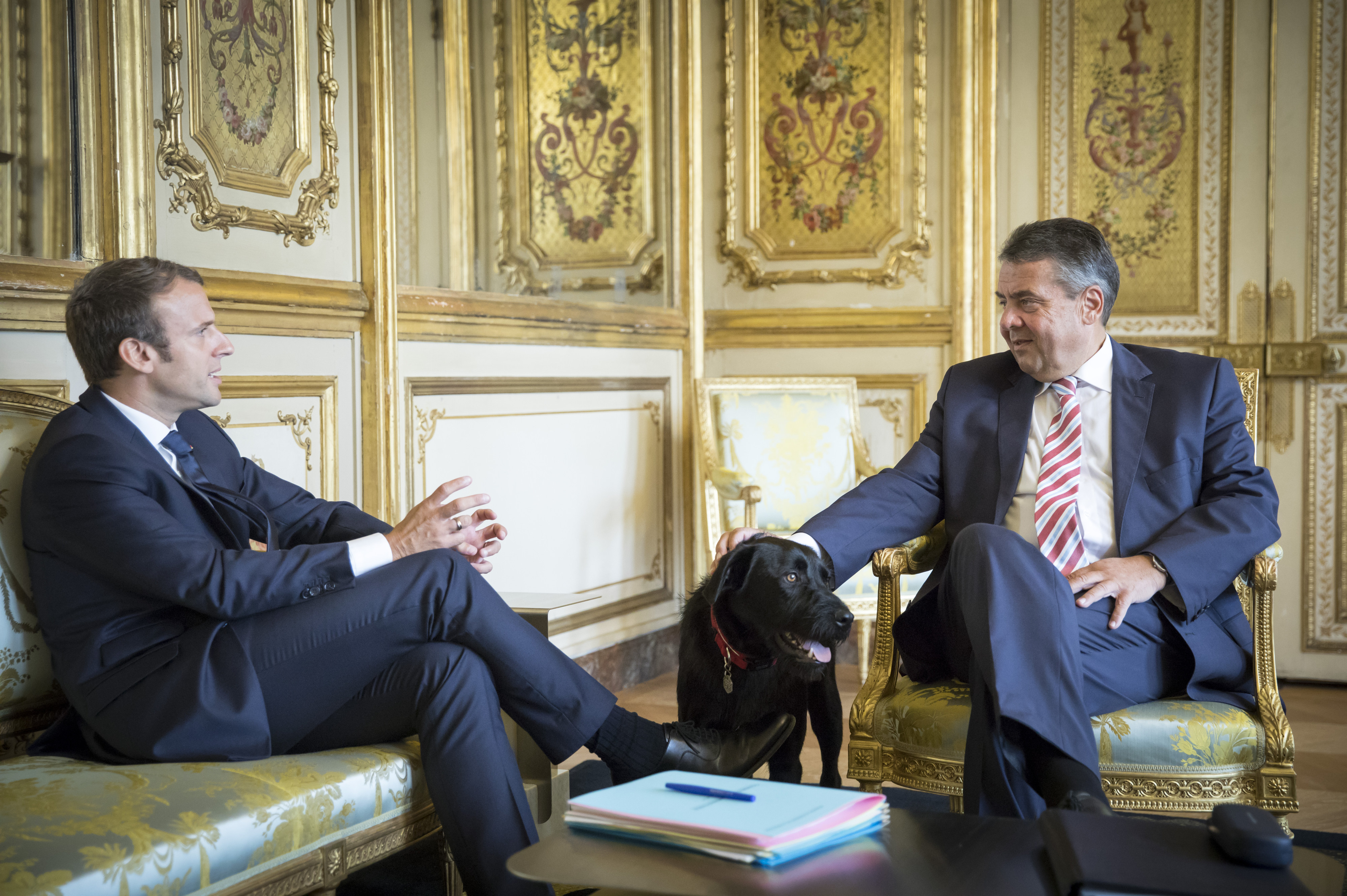 Staatspräsident Emmanuel Macron empfängt Bundesaußenminister Sigmar Gabriel im Elysée-Palast 