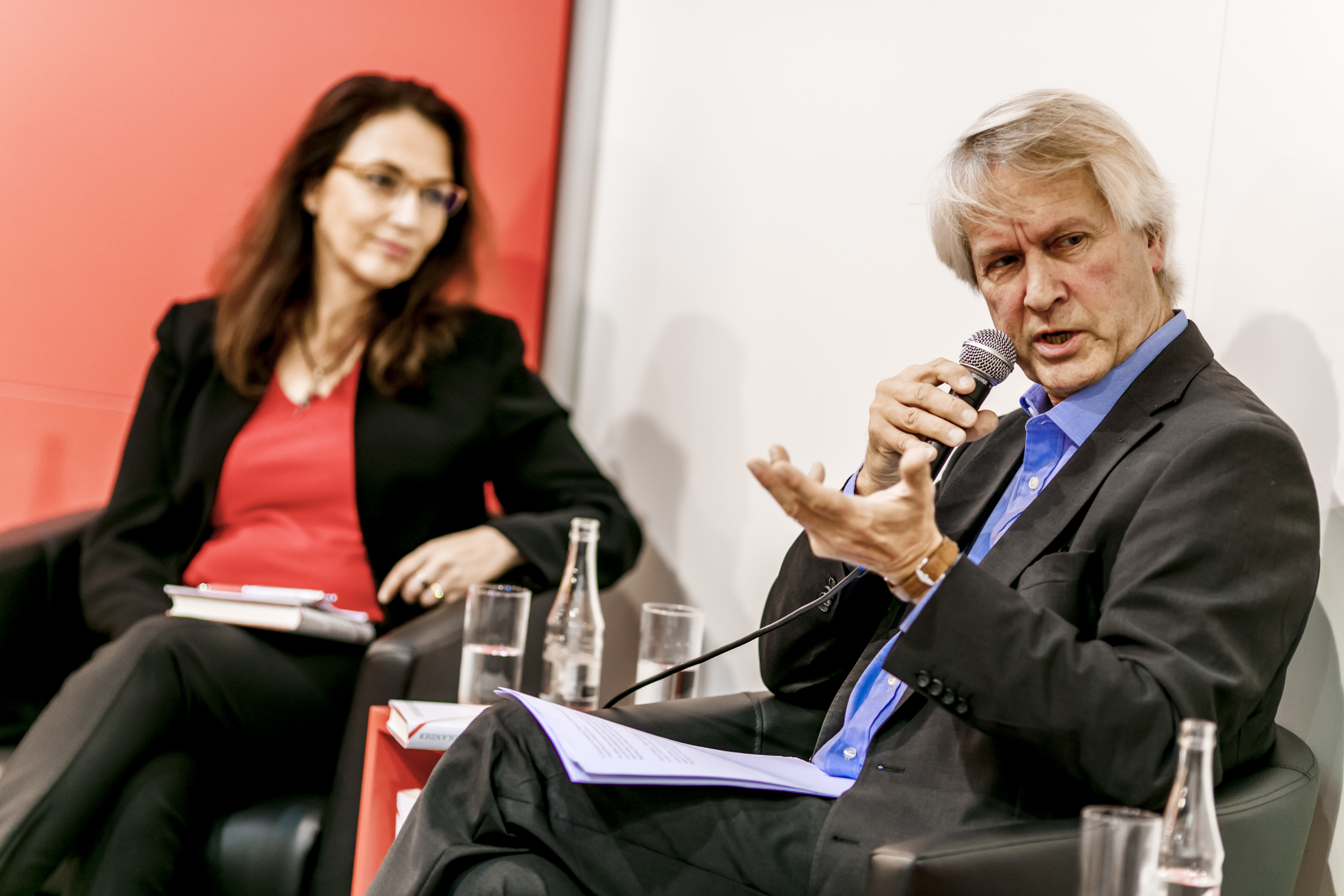 Wie gleich wollen wir leben? Per Molander im Gespräch mit Yasmin Fahimi am vorwärts-Stand auf der Frankfurter Buchmesse