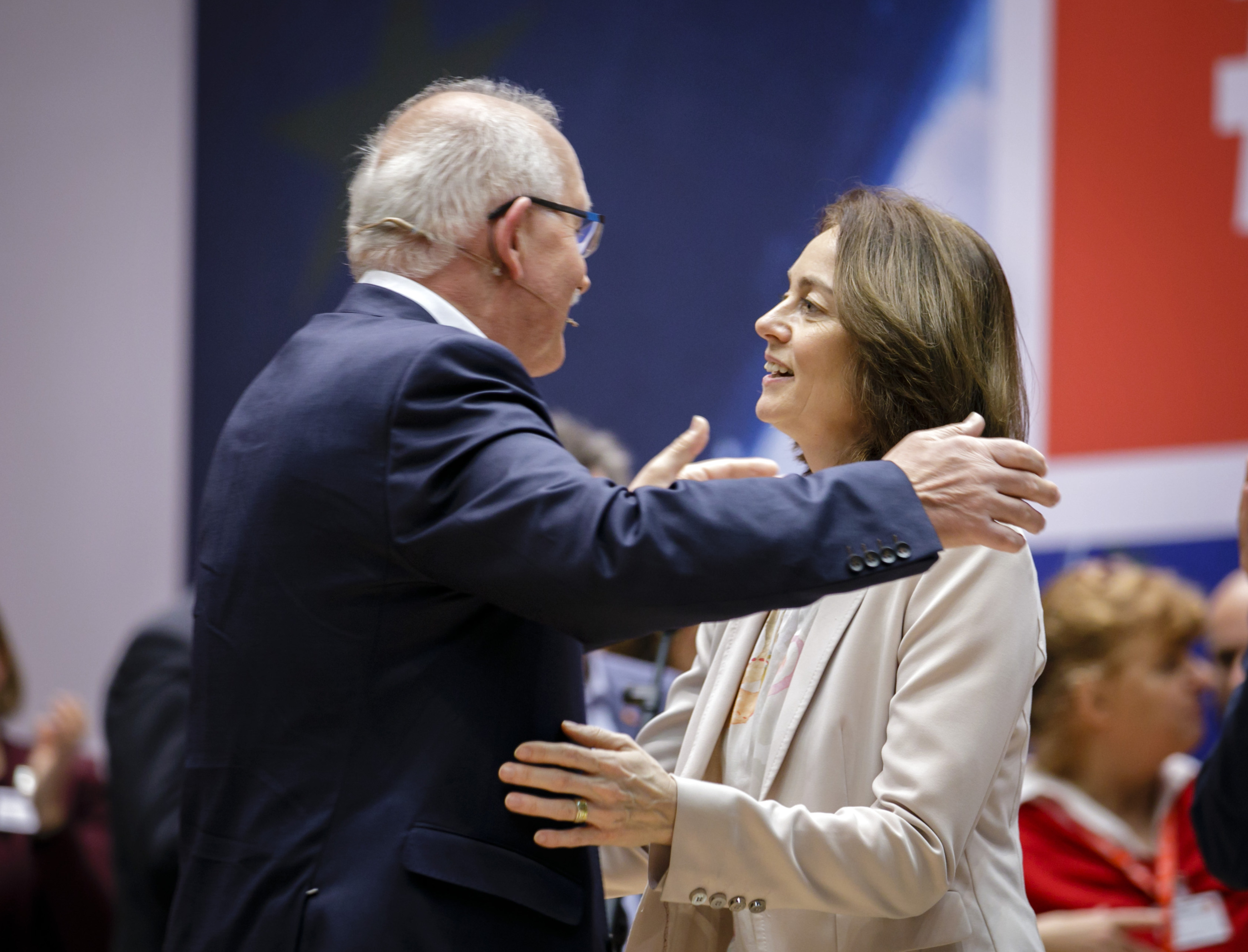 Zwei für Europa: Katarina Barley und Udo Bullmann gratulieren einander zu ihrer Wahl bei der Europadelegiertenkonferenz der SPD.