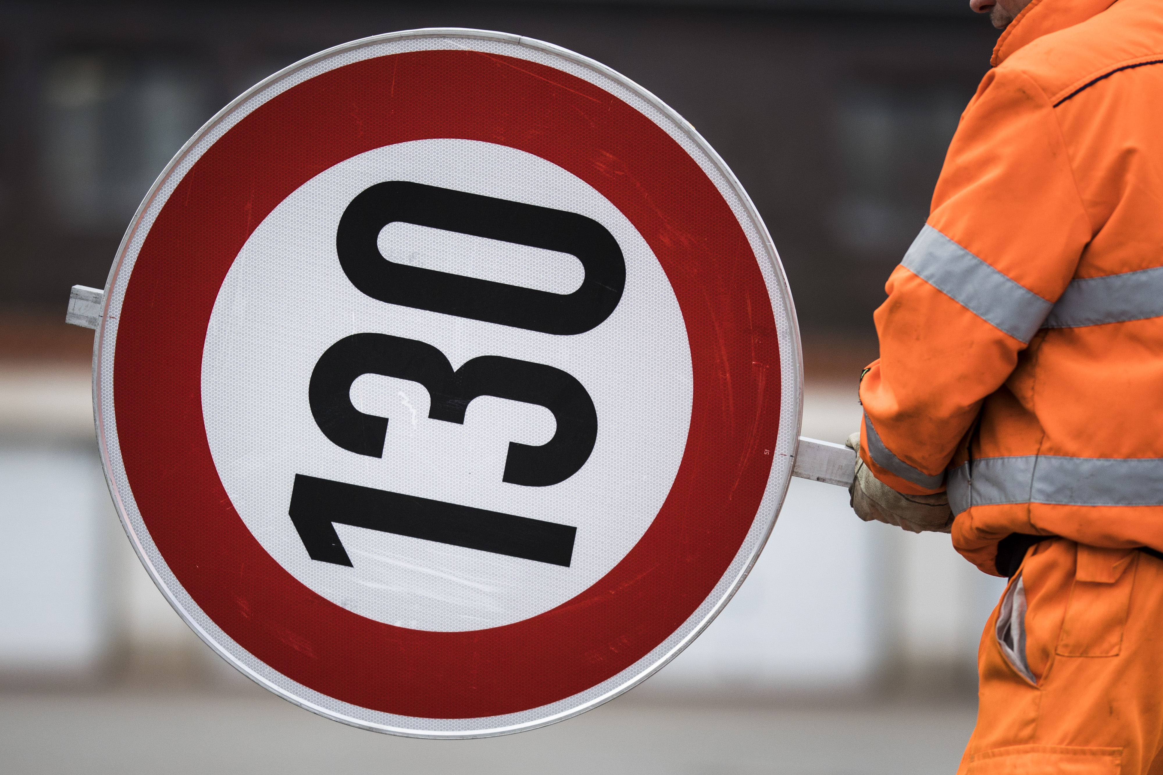 Ein Tempolimit auf Autobahnen kann Leben retten und die Umwelt schützen: Der CSU ist das egal.