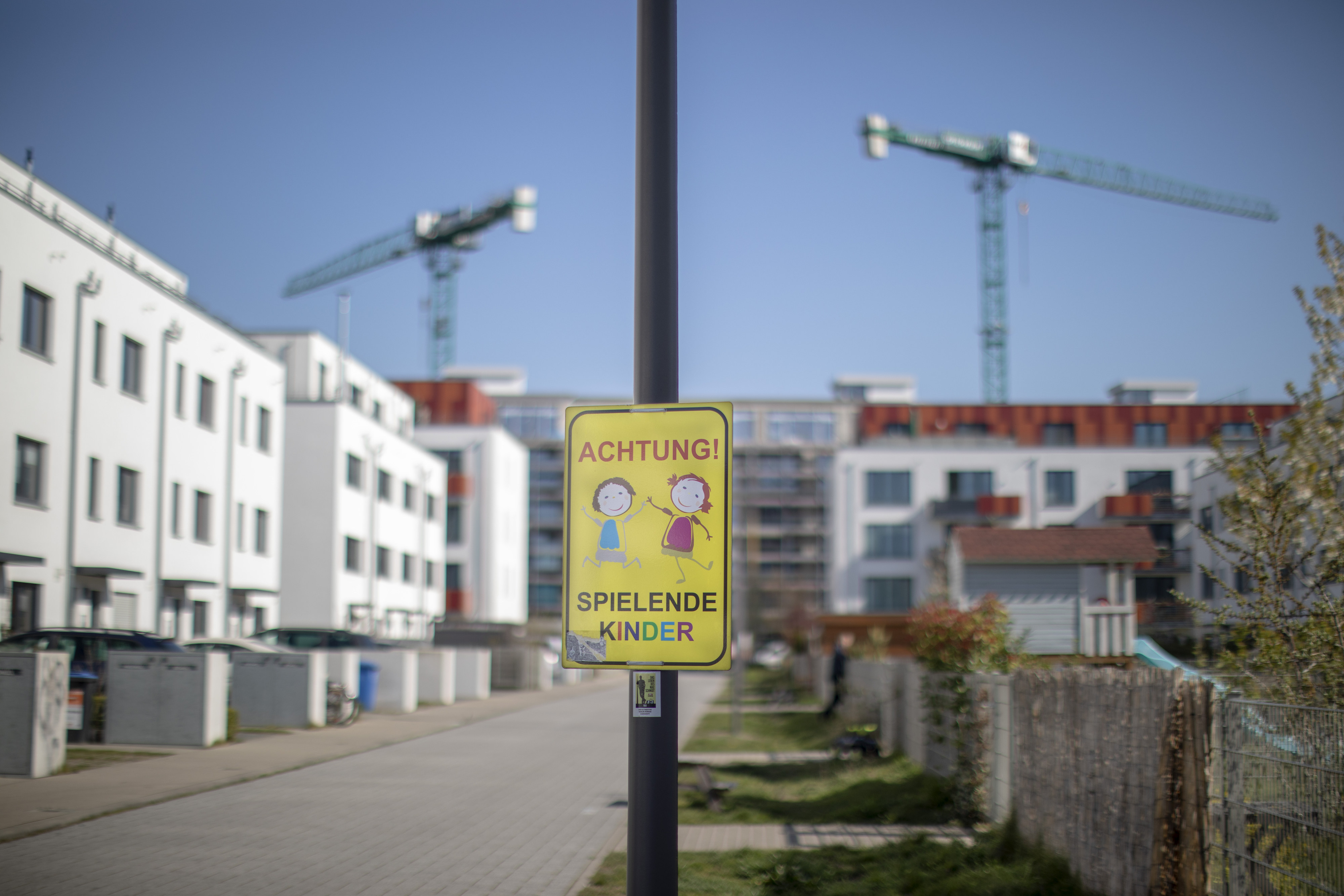 Das Sanktionsdurchsetzungsgesetz II schaffe mehr Transparenz auf dem Immobilienmarkt, erklärt Cansel Kiziltepe (SPD).