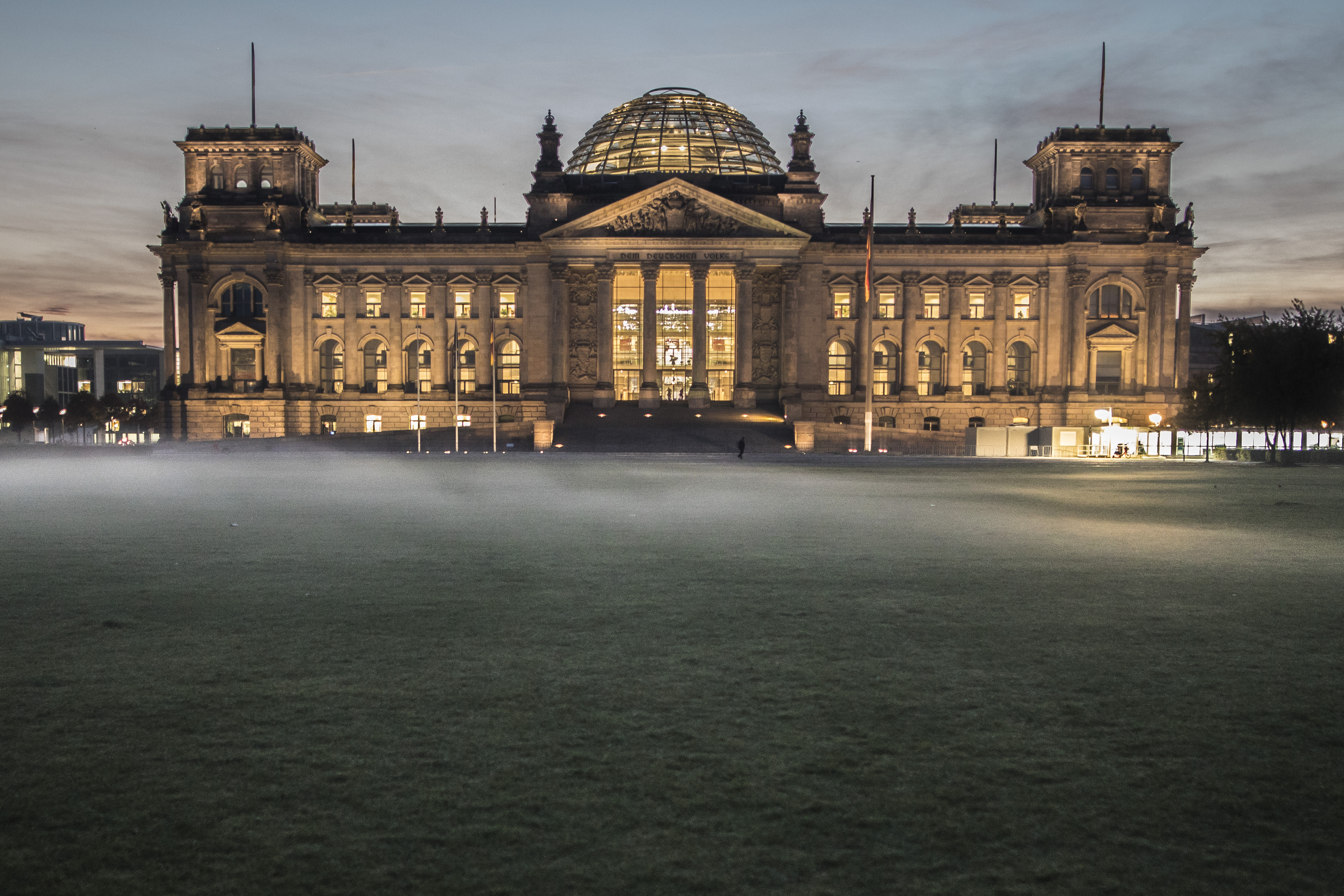 Licht in den Nebel bringen: Das will die SPD mit ihren Fragen an Bundesgesundheitsminister Jens Spahn zur immer noch sehr langsamen Corona-Impfung in Deutschland.