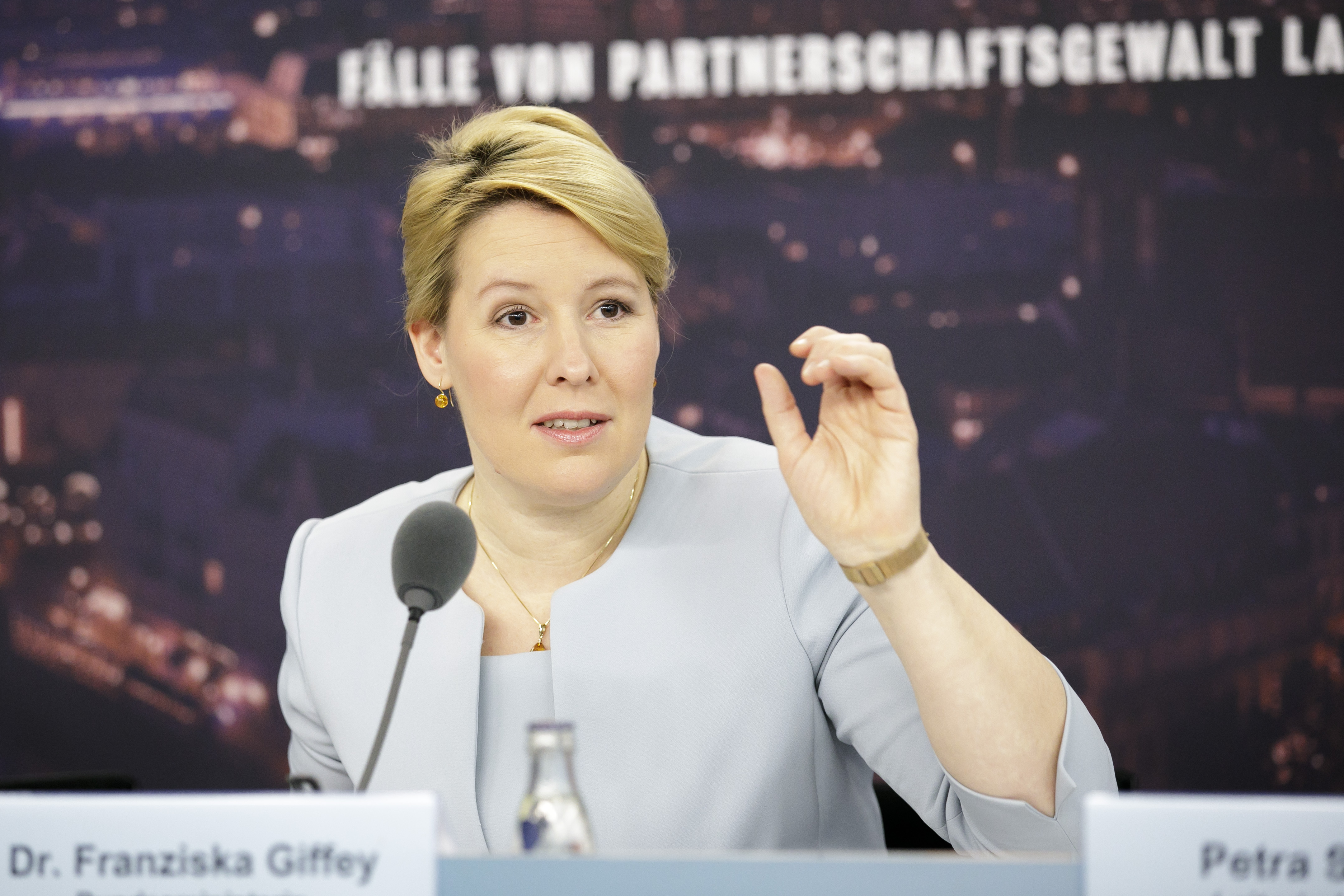 Bundesfrauenministerin Franziska Giffey hat die Initiative „Stärker als Gewalt“ in Berlin gestartet.