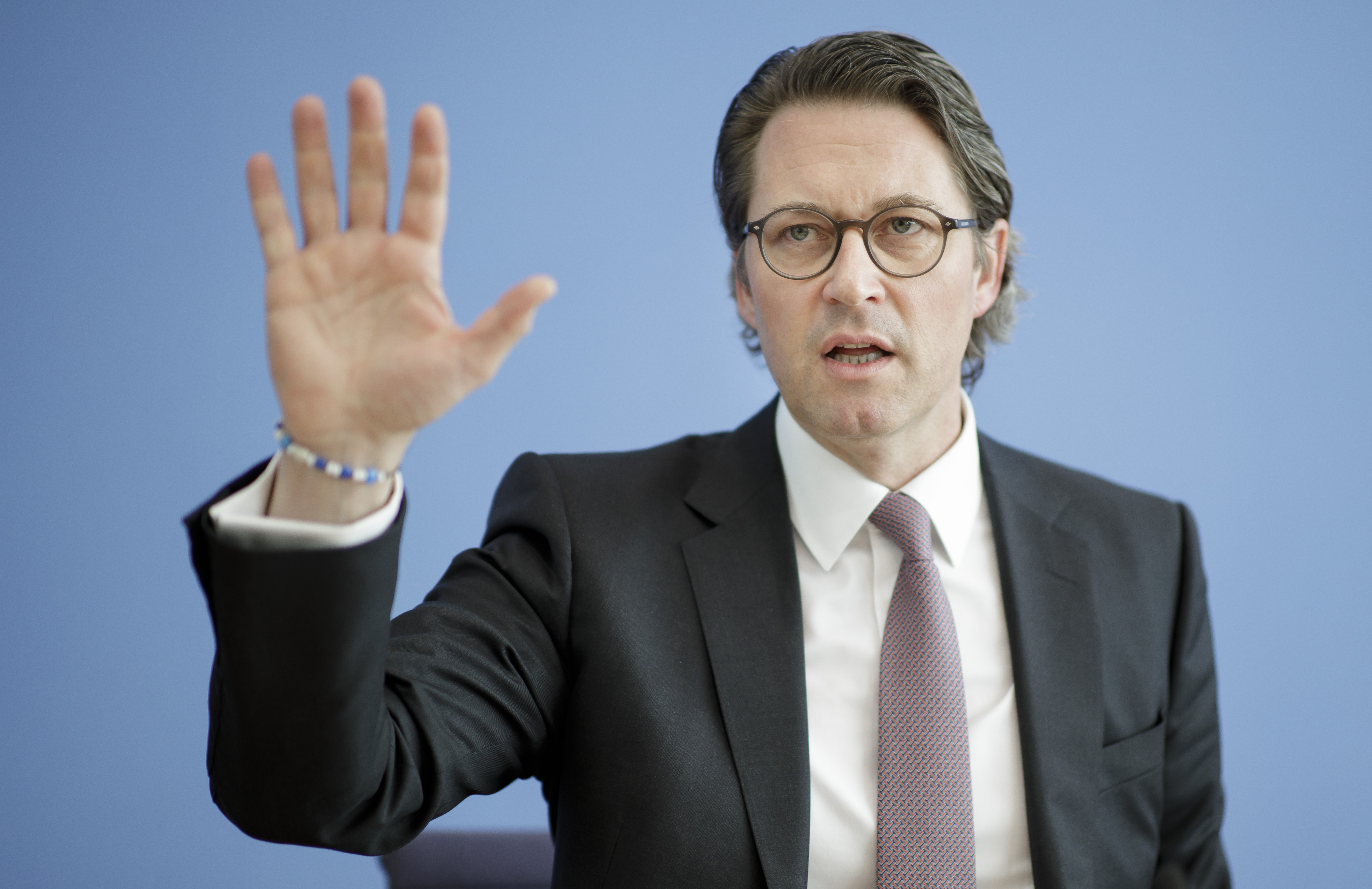 Schutzheiliger der Schnellfahrer*innen: Bundesverkehrsminister Andreas Scheuer will mildere Strafen für Raser*innen.