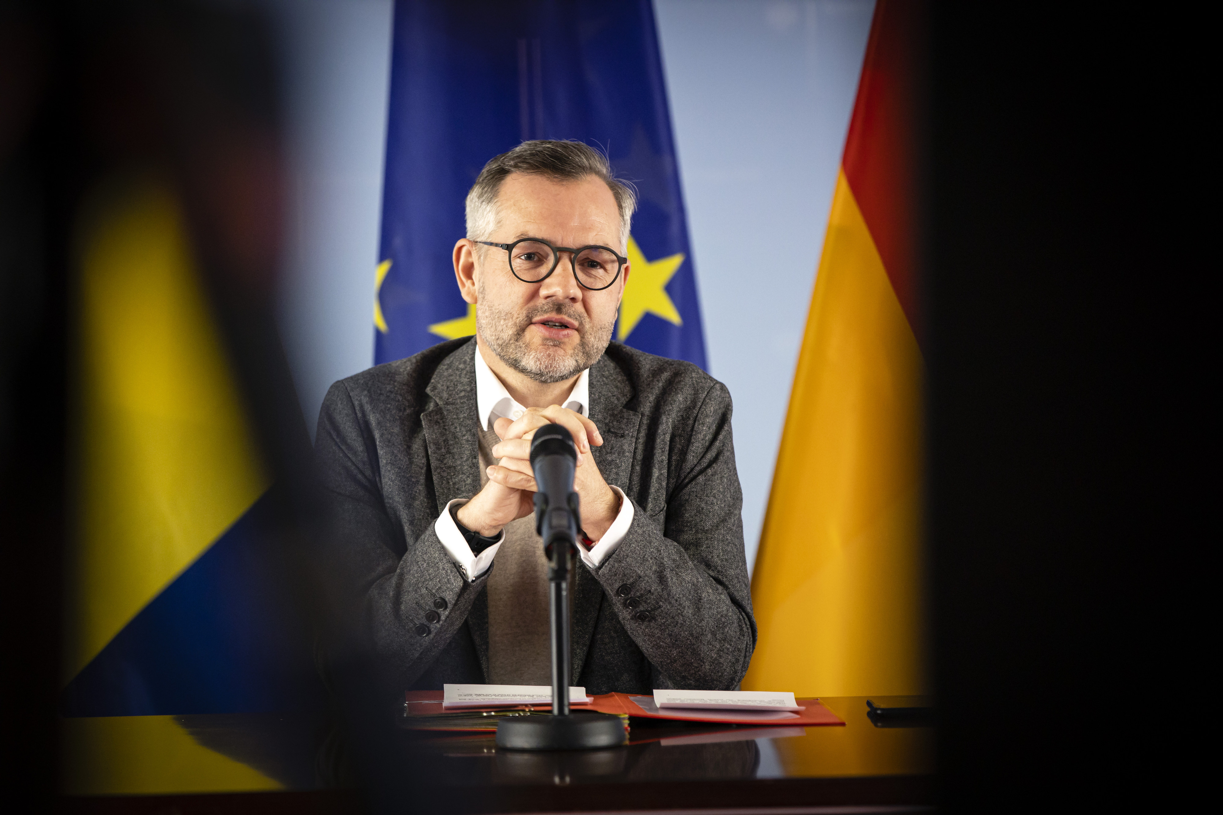 Europa-Staatsminister Michael Roth: Der Erfolg der deutschen Ratspräsidentschaft wird sicher auch daran gemessen werden, ob es uns gelingt, solidarisch aus dieser schweren Krise herauszukommen.