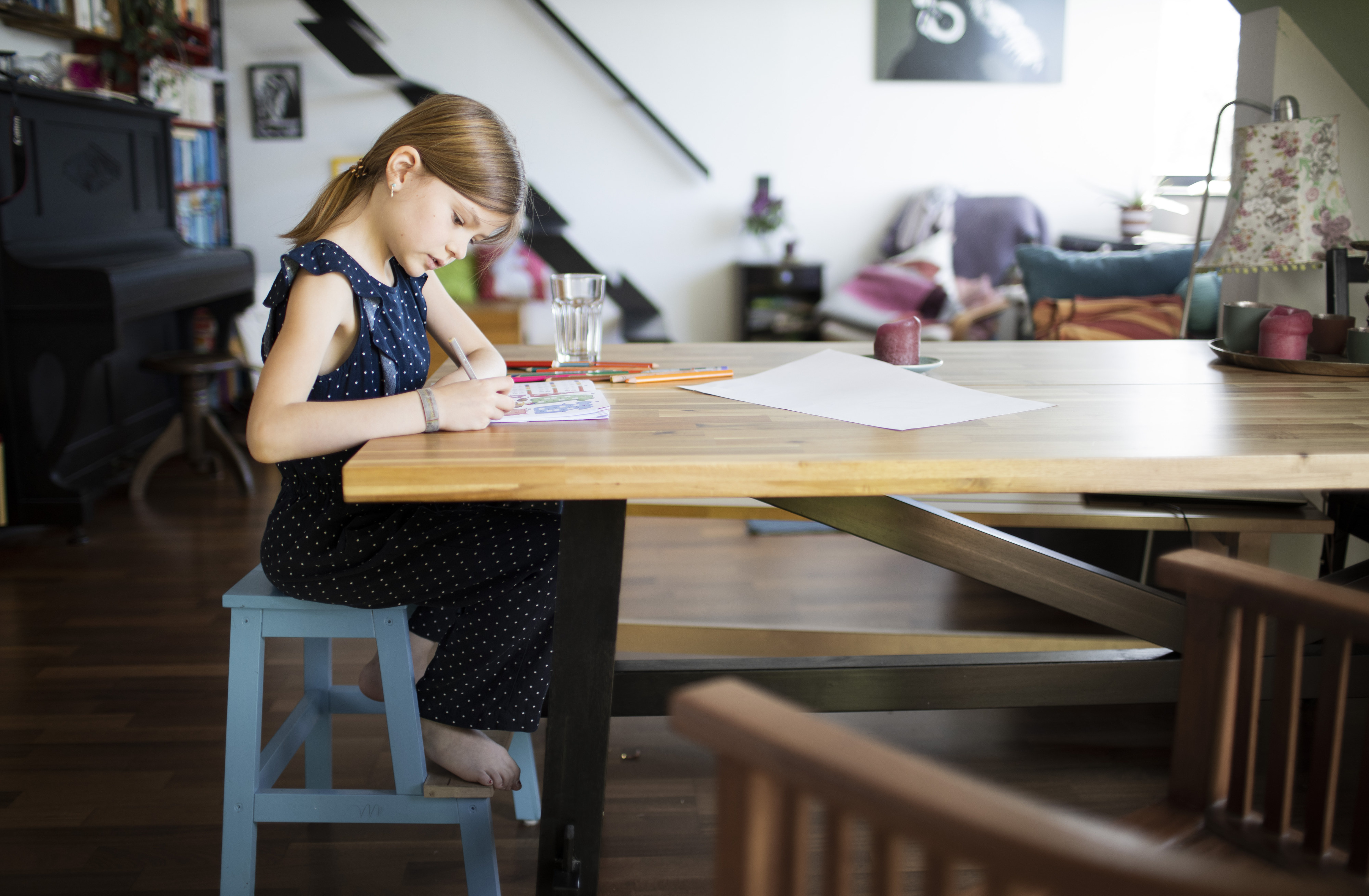 Zuhause lernen Schüler*innen nur halb so viel: Eine Studie des Münchner ifo-Instituts stellt dem Homeschooling während Corona eine schlechte Note aus.