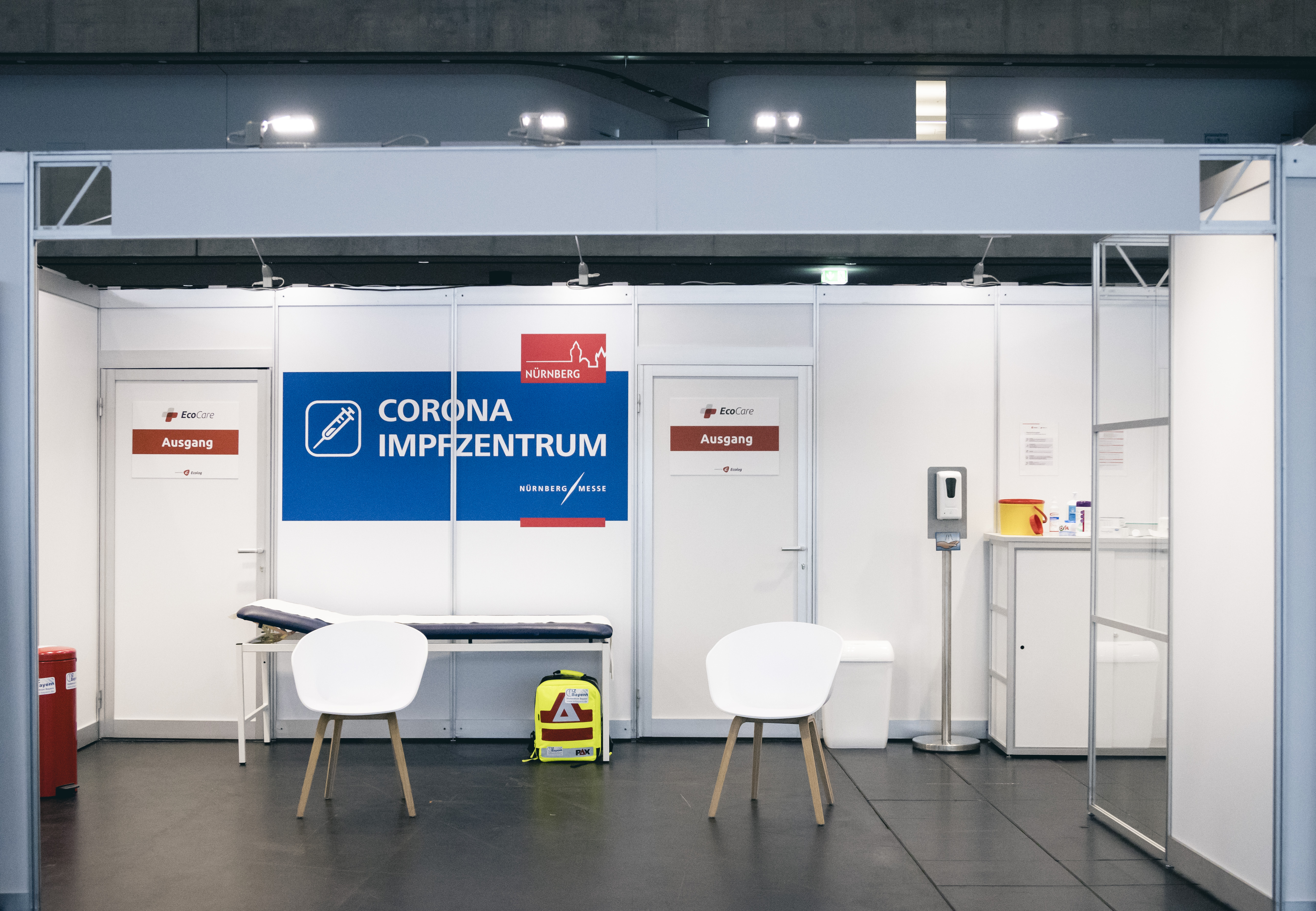 Das Bild dieser Tage: Leere Impfstationen. In Deutschland fehlt es an Impfstoff gegen das Corona-Virus