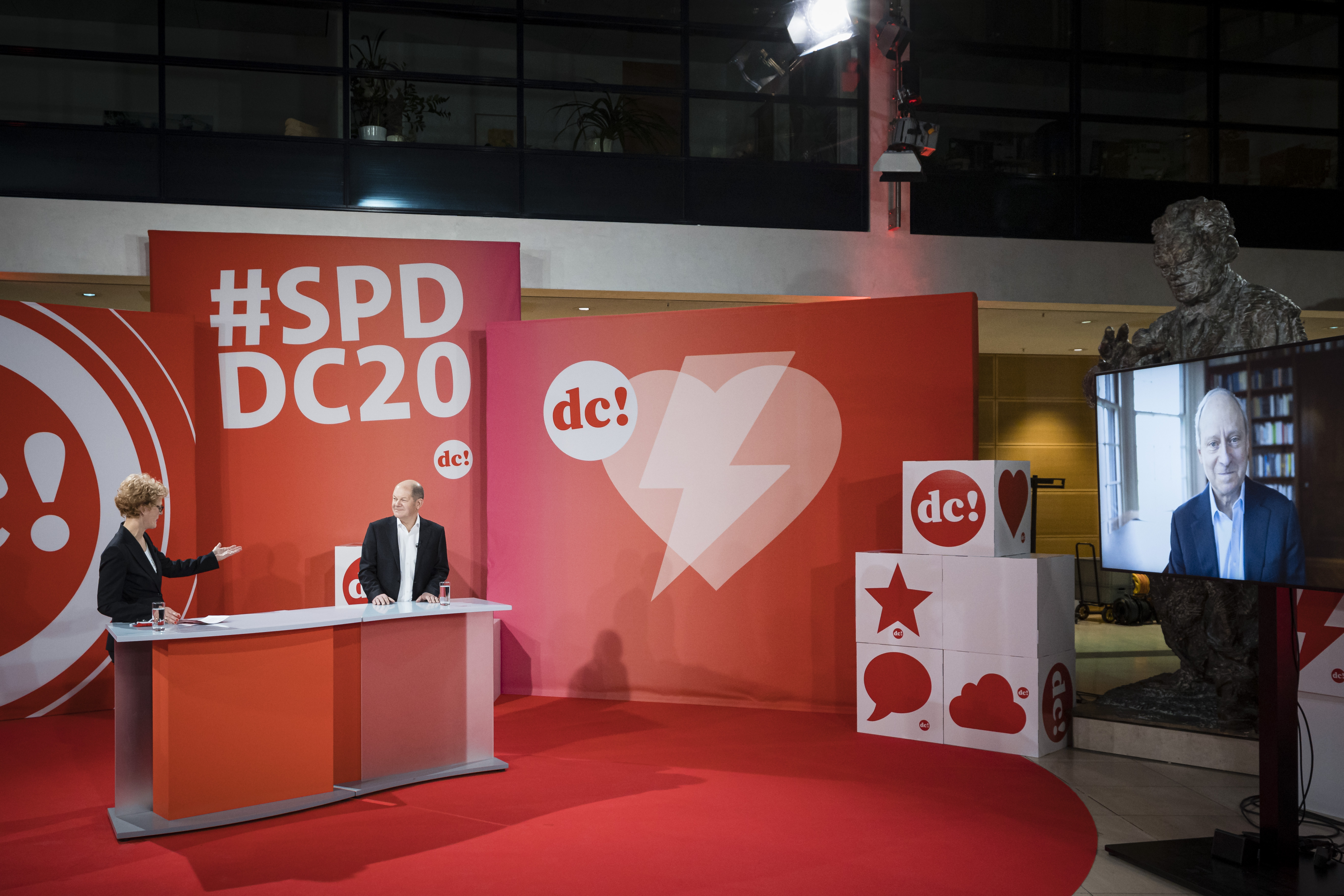 Der SPD-Kanzlerkandidat Olaf Scholz im digitalen Talk mit dem US-Philosophen Michael J. Sandel.