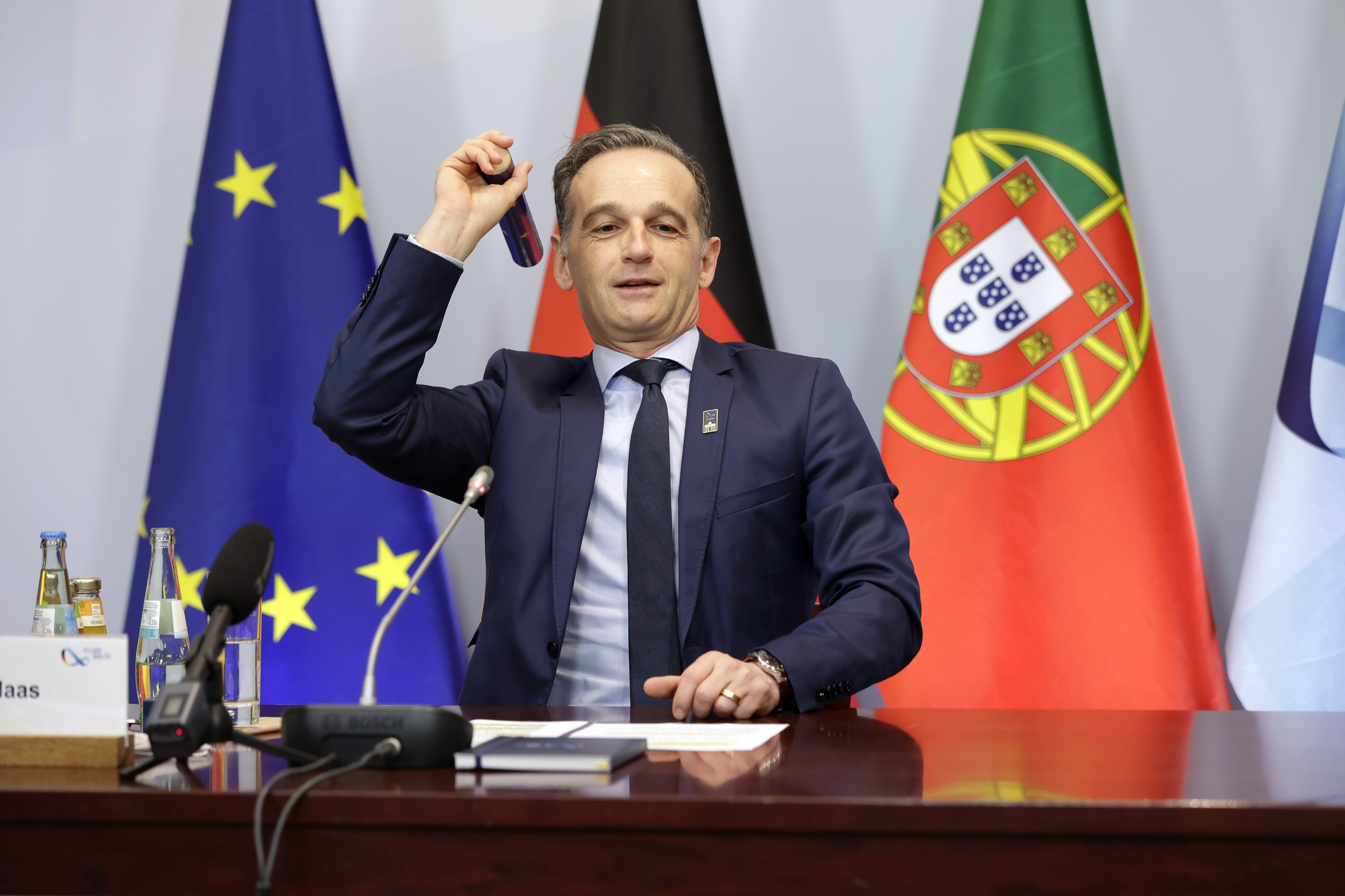 Zum Ende der deutschen EU-Ratspräsidentschaft übergibt Außenminister Heiko Maas den Staffelstab symbolisch an Portugal.