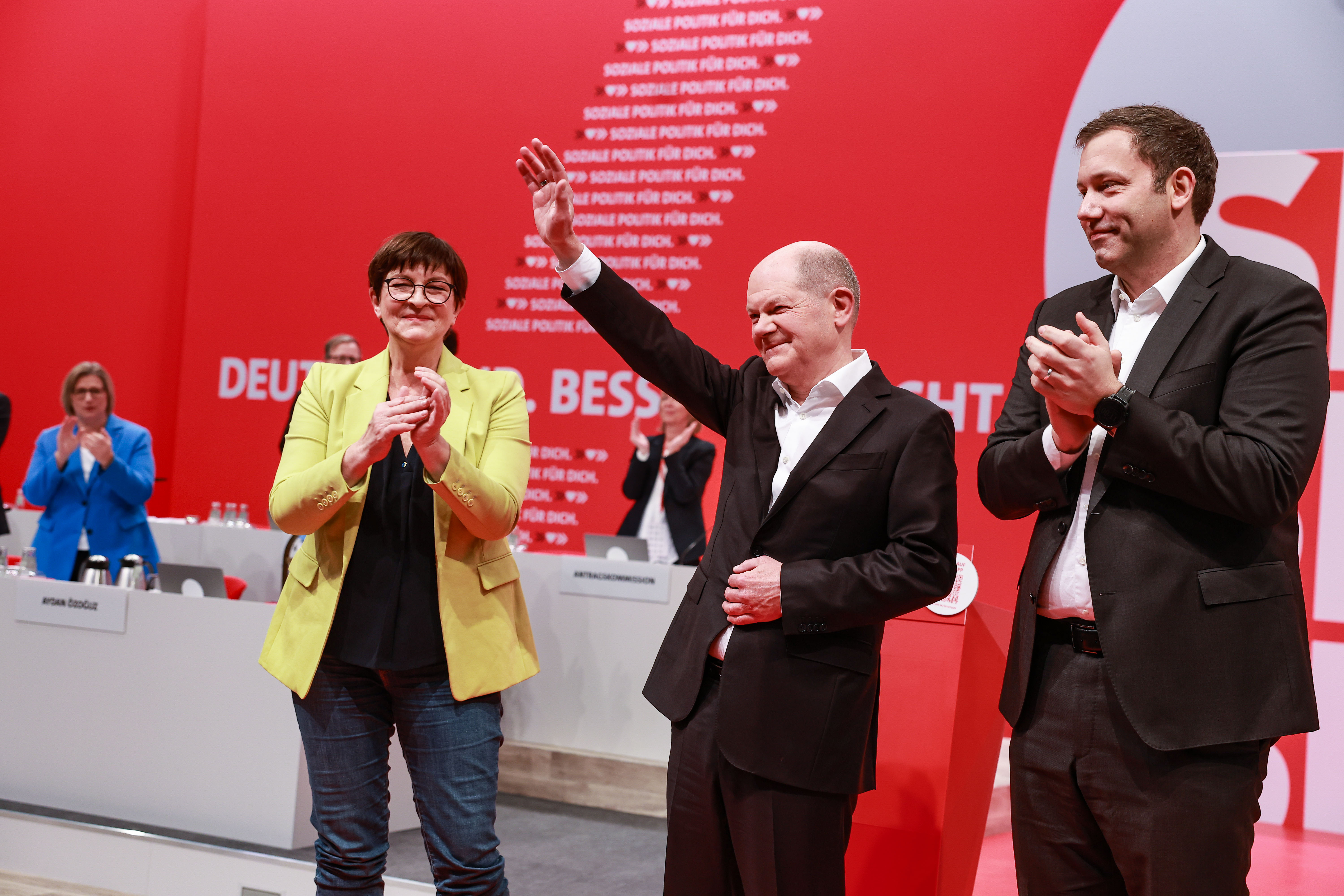 SPD-Bundesparteitag Saskia Esken, Olaf Scholz und Lars Klingbeil