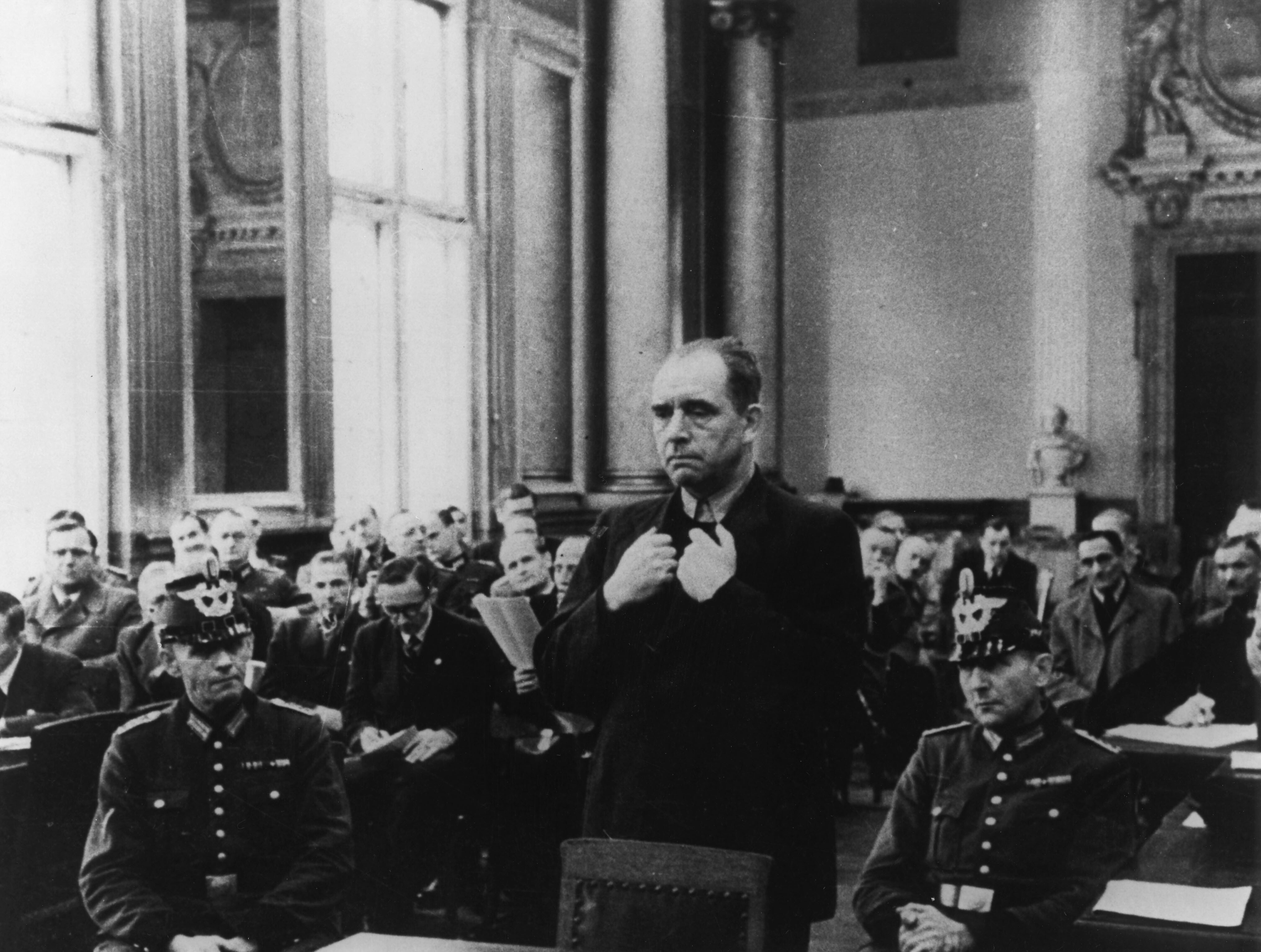 Aufrechter Widerstand gegen den Nazi-Barbarei: Julius Leber 1944 vor dem so genannten Volksgerichtshof