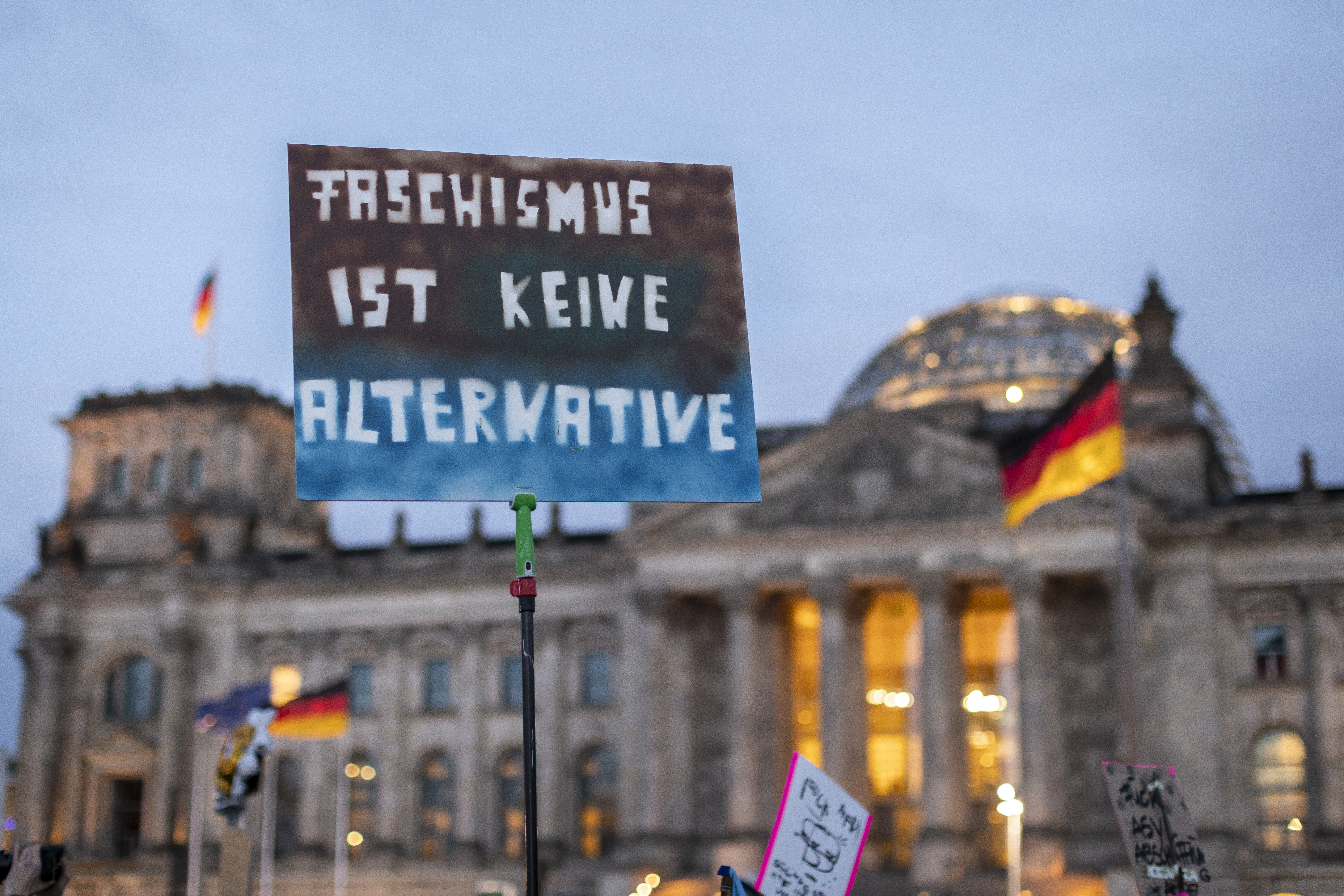 Alleine in Berlin demonstrierten am Sonntagnachmittag mehrere hunderttausend Menschen gegen Rechtsextremismus.