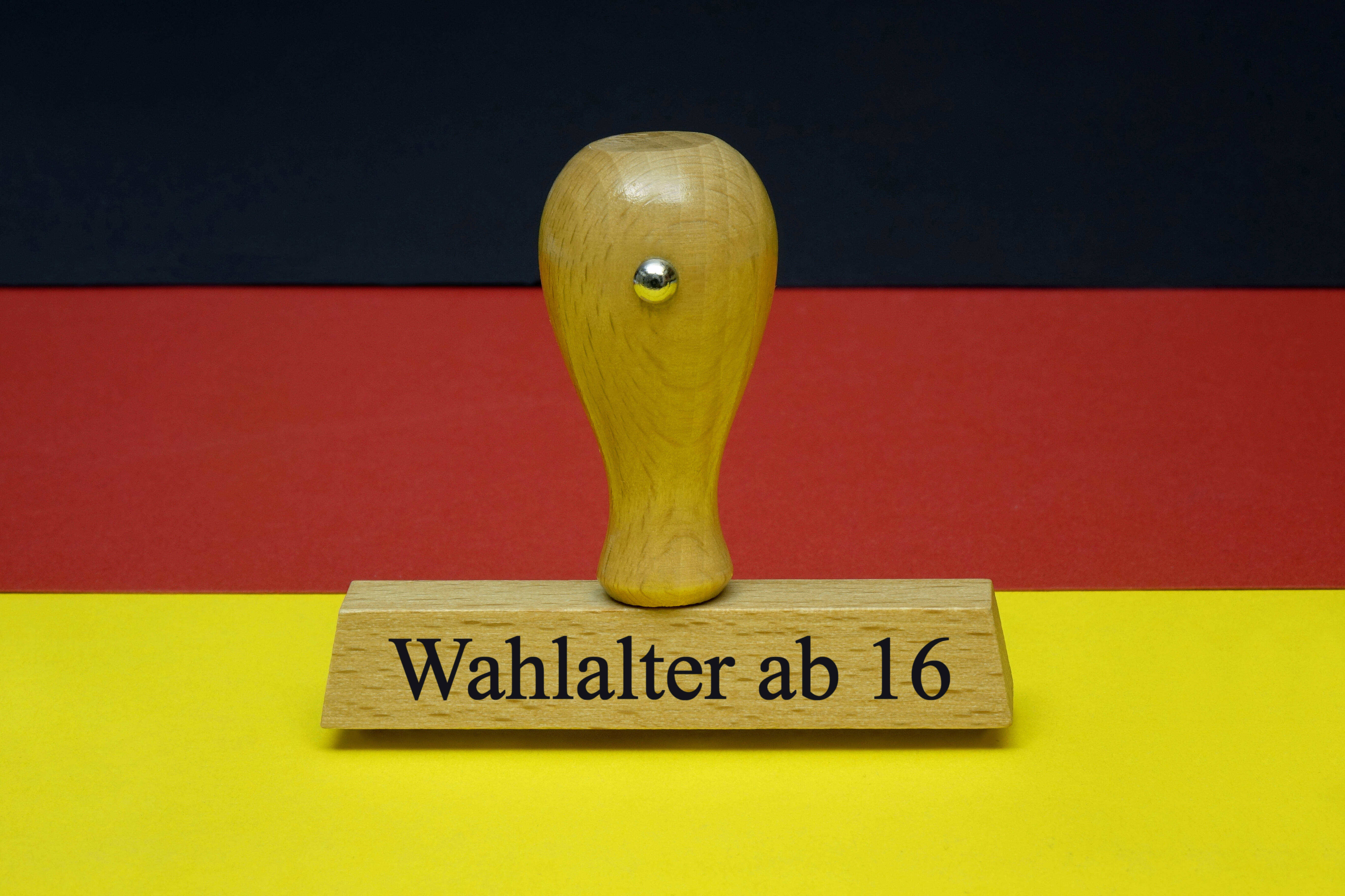 Die Ampel-Koalition ist sich einig: Wer 16 Jahre alt, soll künftig den Bundestag mitwählen dürfen. Für eine Zwei-Drittel-Mehrheit wird allerdings die Union gebraucht – und die ist noch nicht überzeugt.