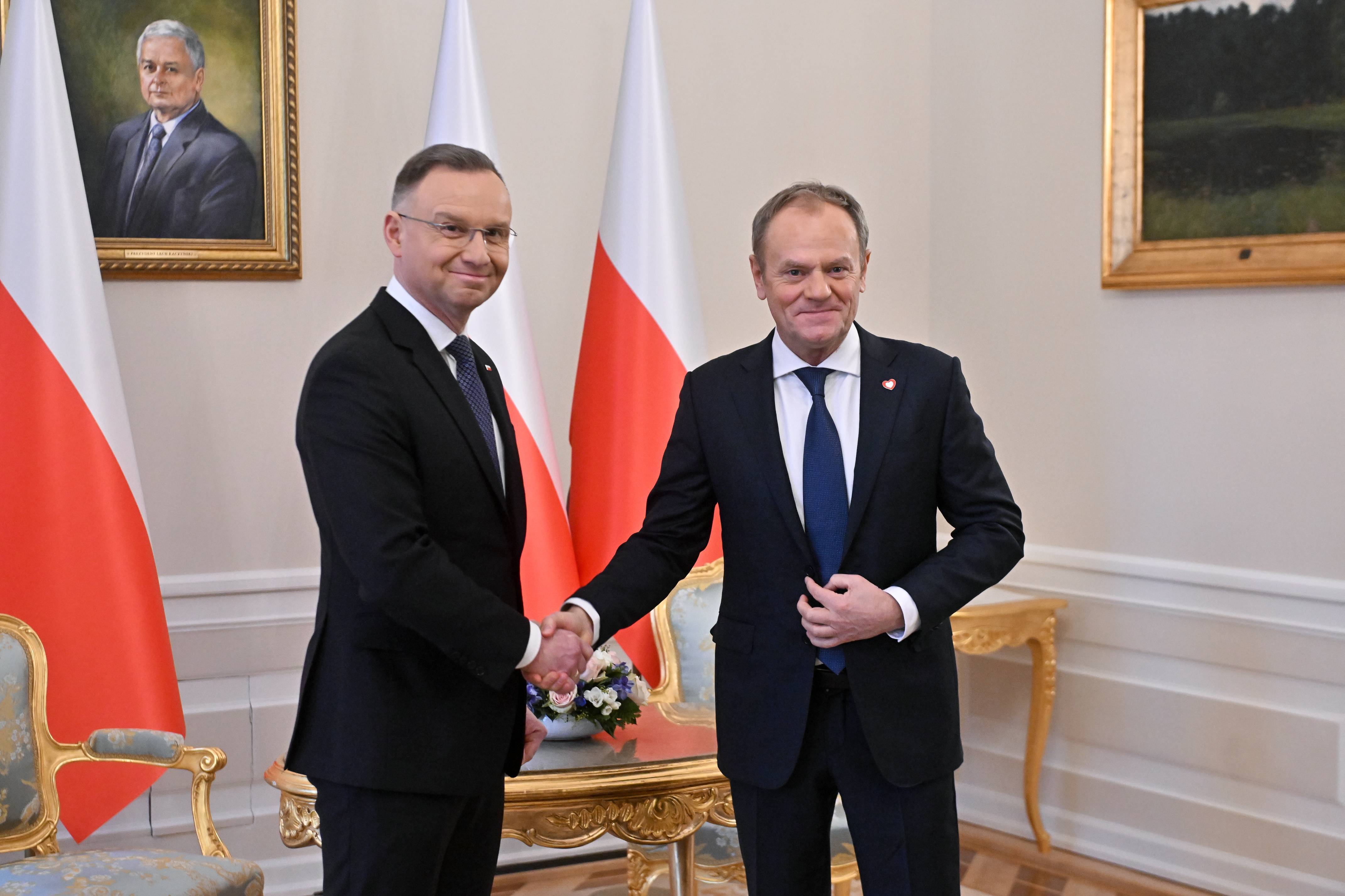 Finden Sie einen Ausweg aus der verfahrenen Situation in Polen? Präsident Andrzej Duda (l.) und Ministerpräsident Donald Tusk