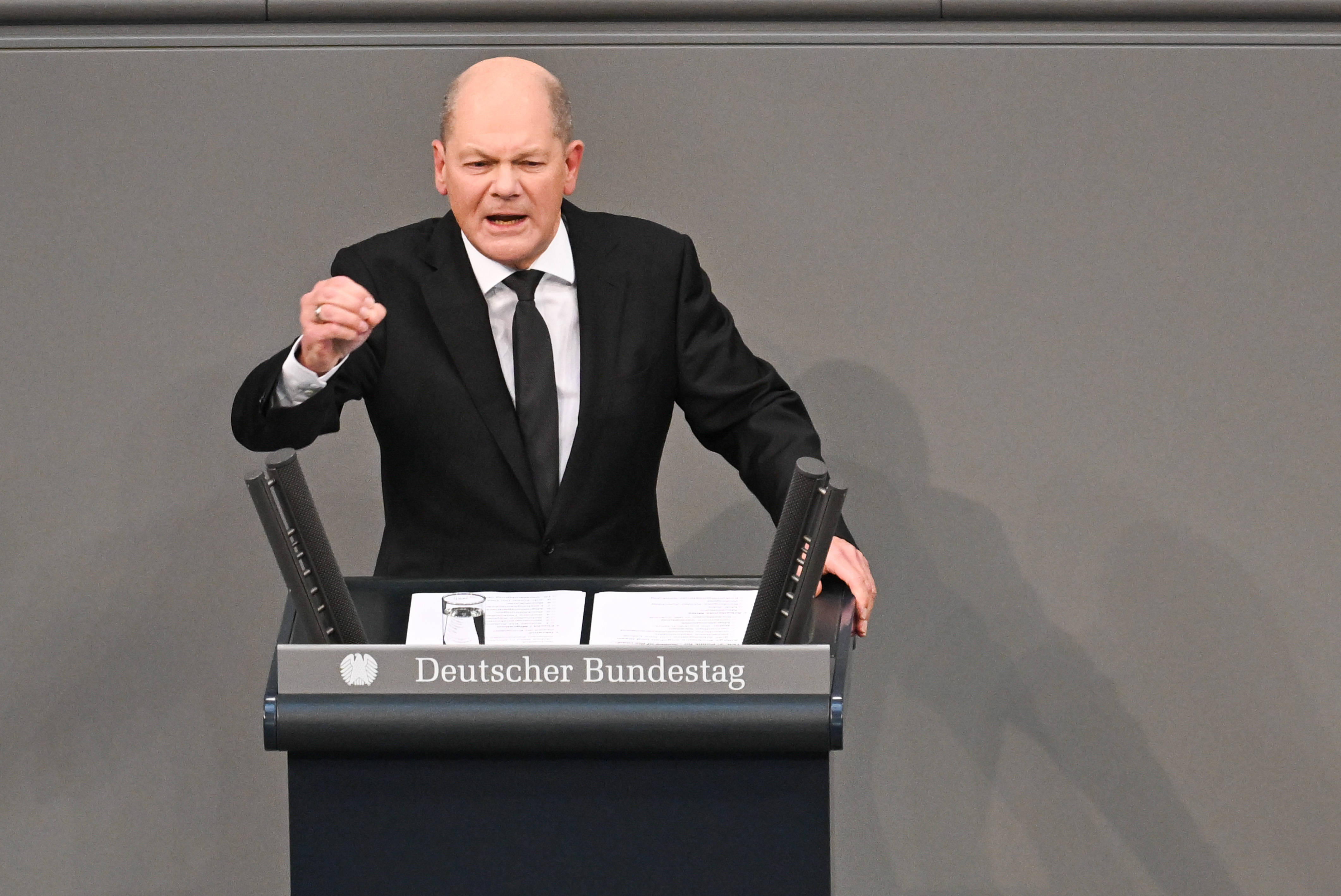 Bundeskanzler Olaf Scholz im Deutschen Bundestag