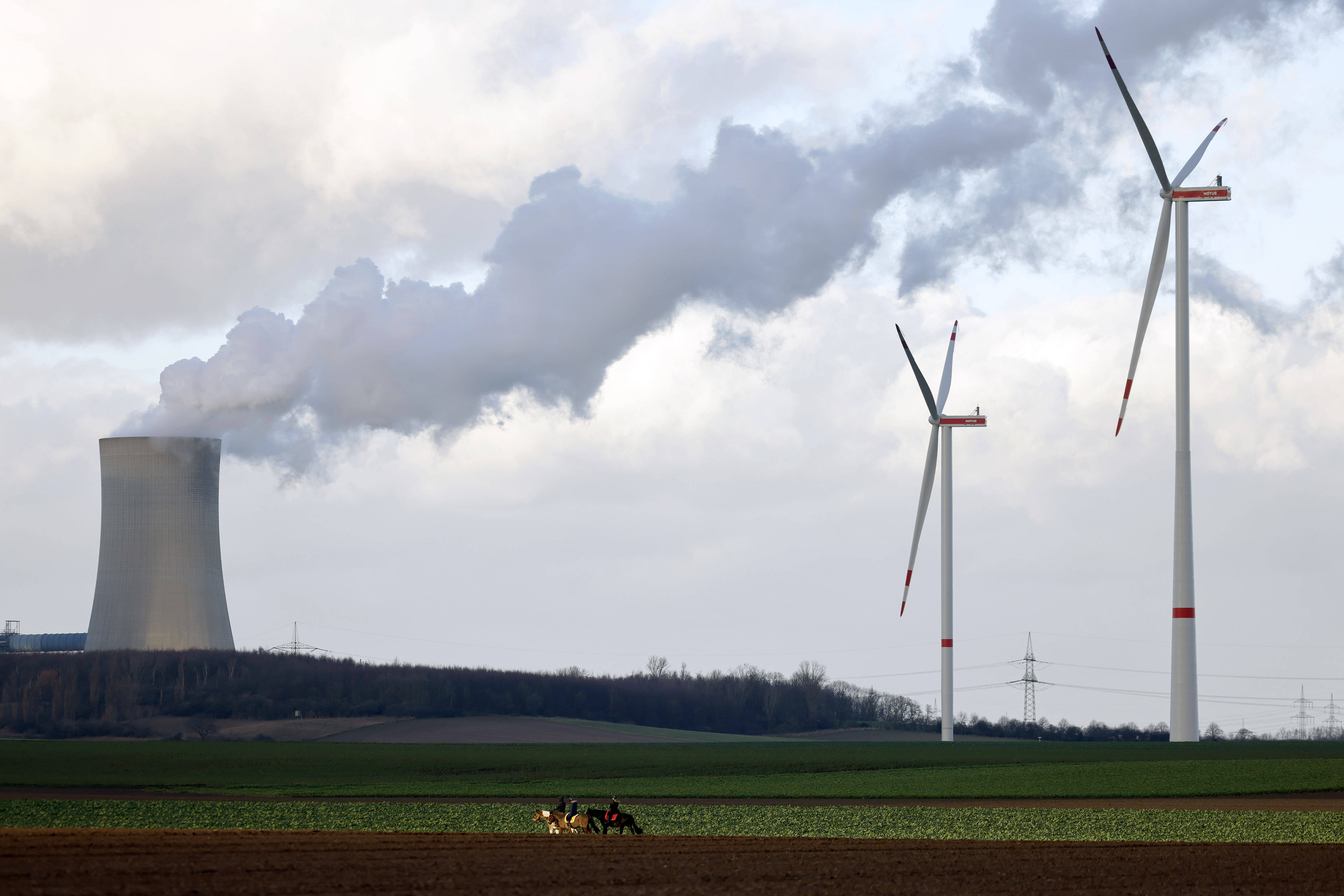 Aus fossil wird erneuerbar: Damit der Umbau der Wirtschaft gelingt, braucht es jetzt klare politische Entscheidungen, sagt Ines Zenke vom SPD-Wirtschaftsforum
