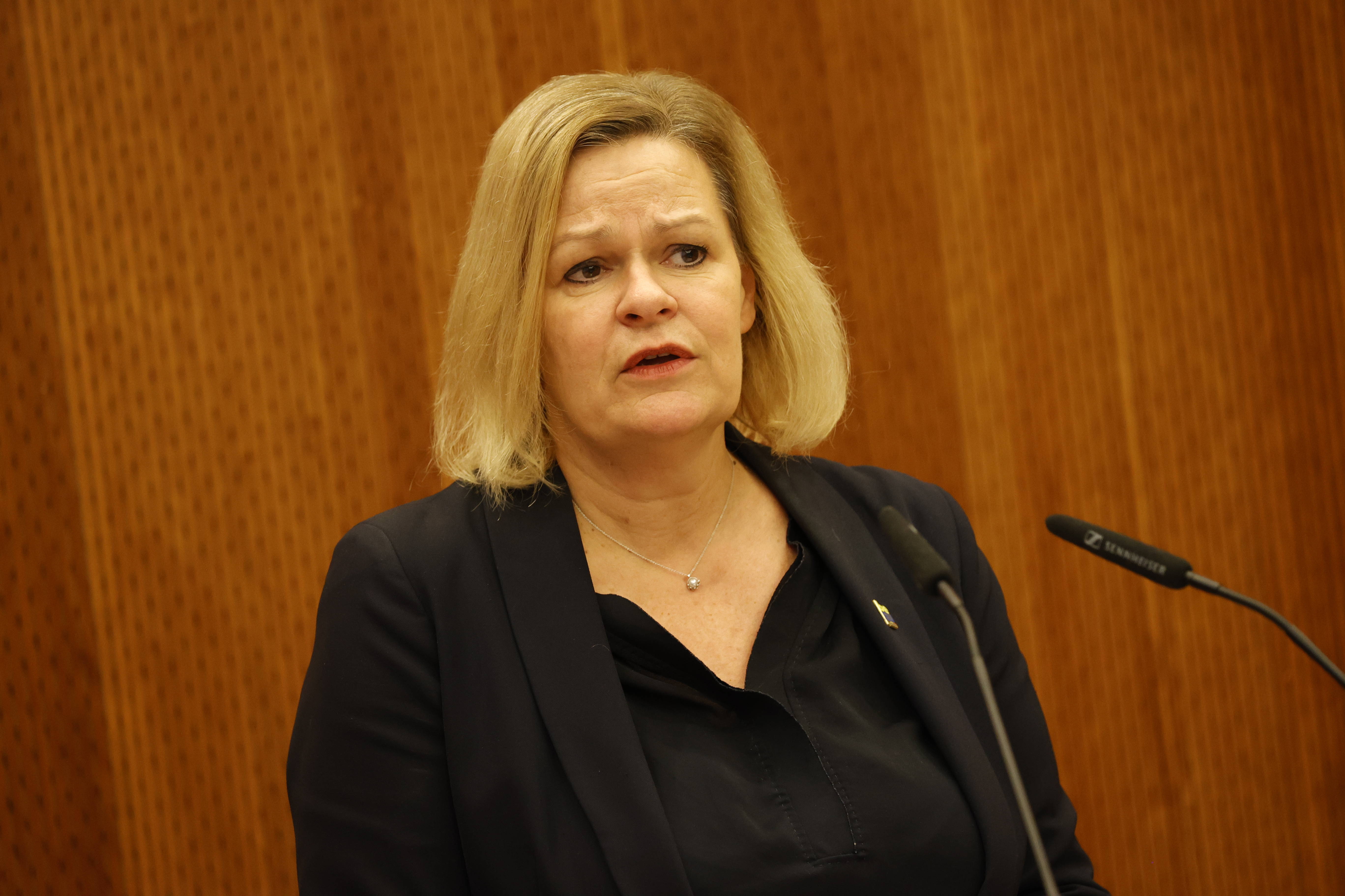Bundesinnenministerin Nancy Faeser will Kommunalpolitiker*innen vor rechtsextremen Anfeindungen schützen, hier am 26.01.2024 beim Startschuss für die staatliche Ansprechstelle in Berlin.
