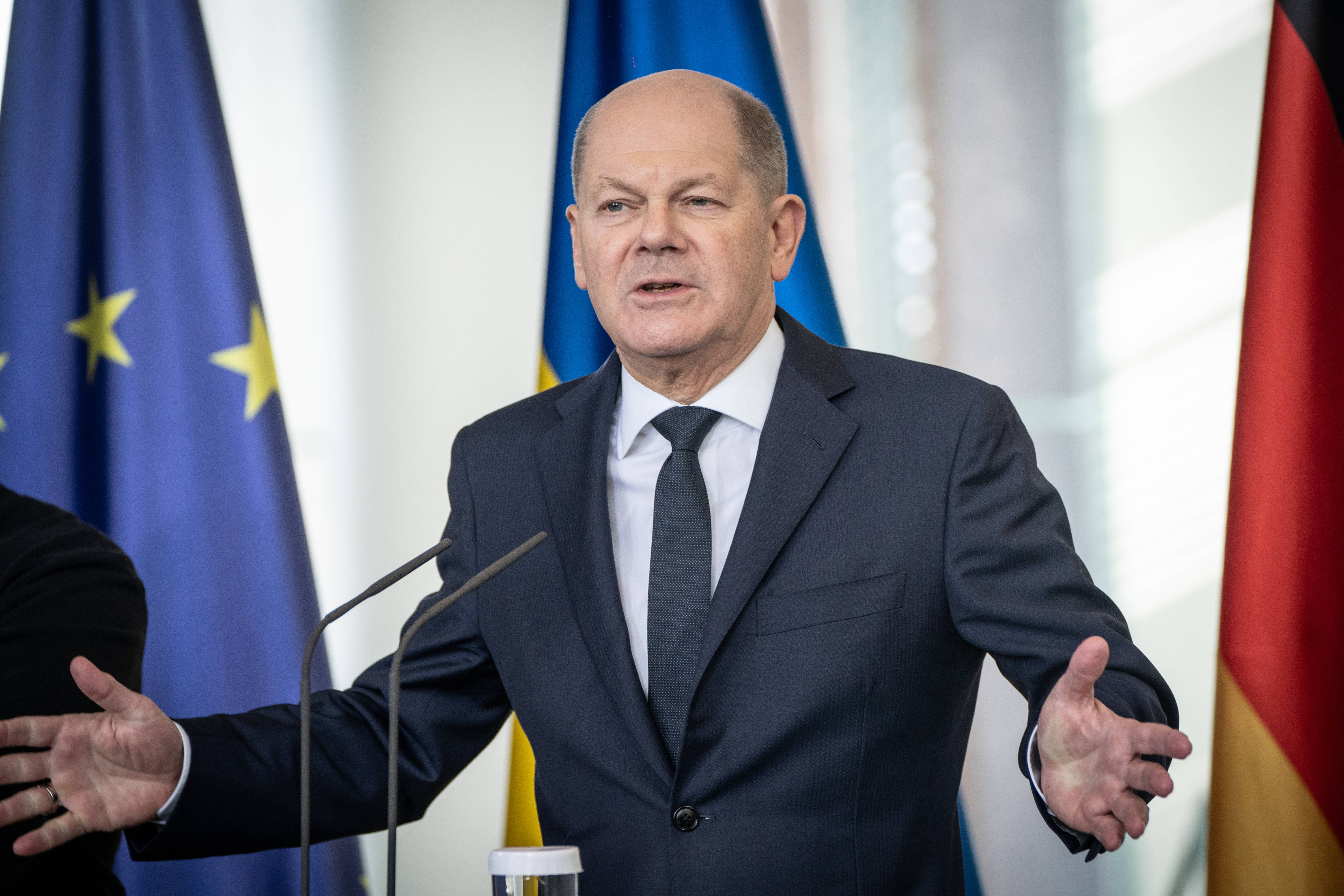 Bundeskanzler Olaf Scholz bekräftigt sein Versprechen: „Wir werden verhindern, dass es zu einer Eskalation des Krieges, den Russland gegen die Ukraine begonnen hat, und zu einem Krieg zwischen Russland und der NATO kommt.“