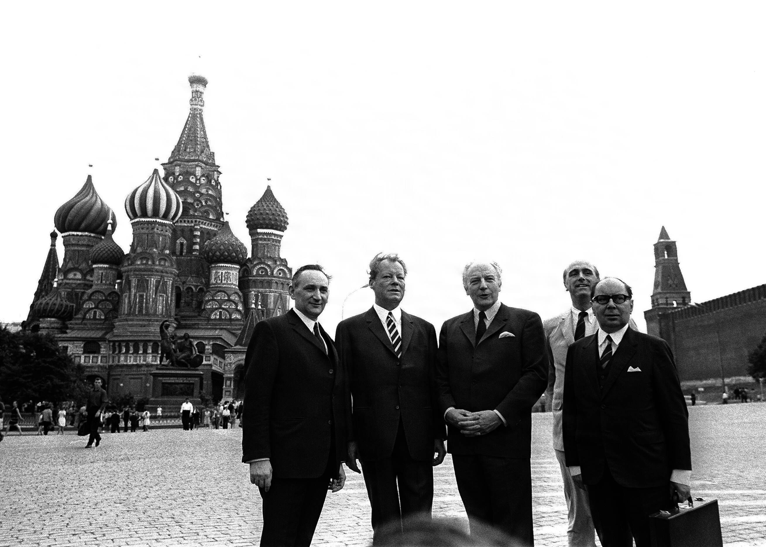 Wily Brandt und Egon Bahr 1970 in Moskau: Diejenigen, die damals die Entspannungspolitik entwarfen, mussten die Rahmenbedingungen aus Moskau mitdenken.