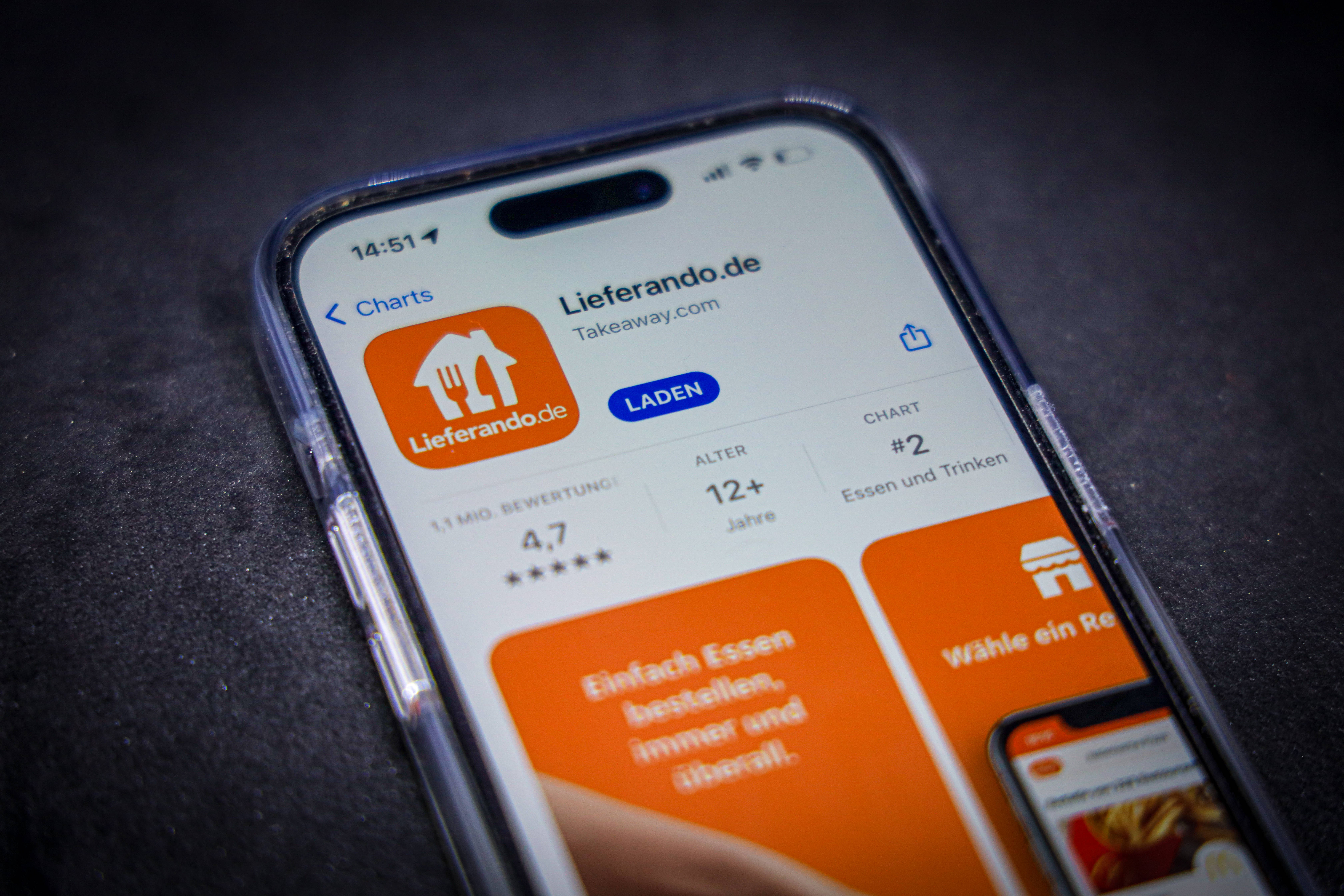Eine neue EU-Richtlinie will die Rechte von Arbeitnehmer*innen bei Plattformen wie Lieferando oder Uber nun besser schützen.