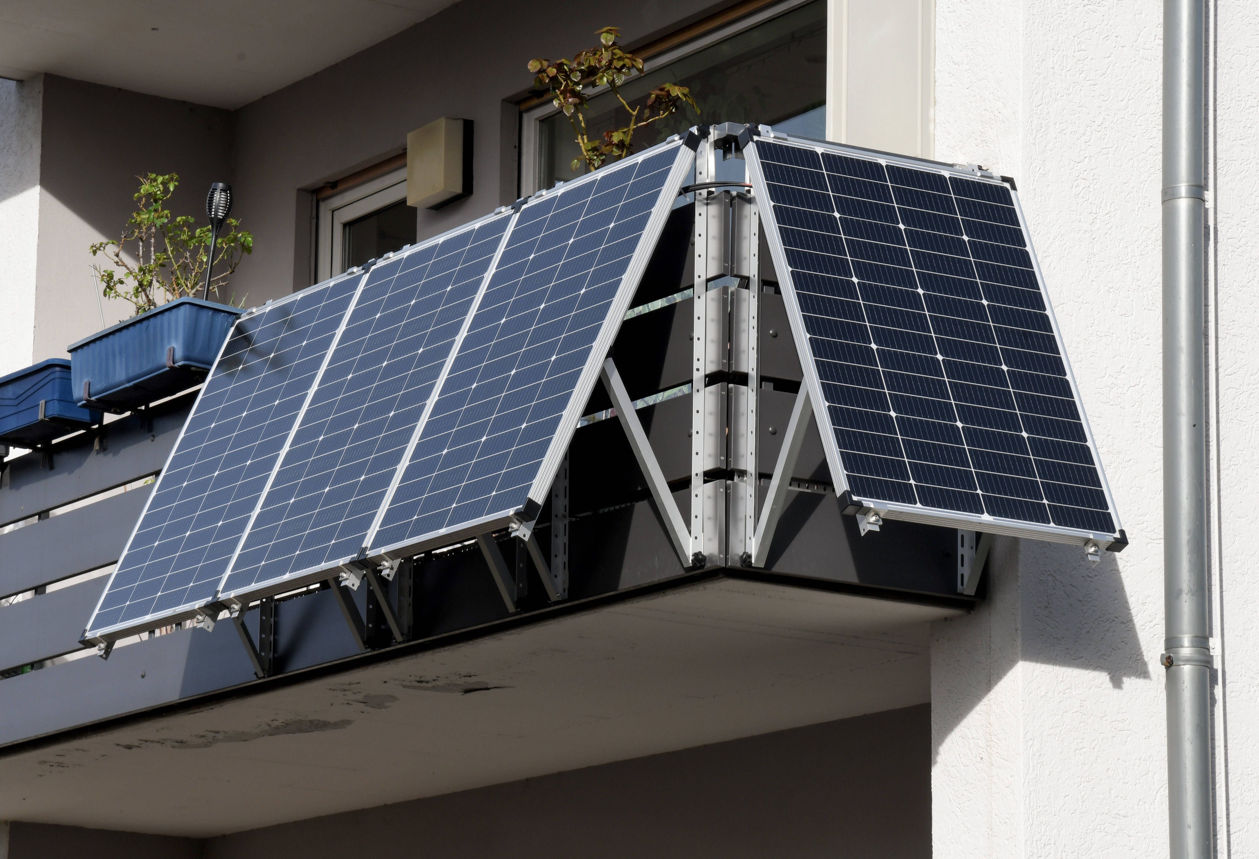 Balkon-Kraftwerke in Deutschland boomen. Mit dem Solar-Paket will die Ampel ihre Nutzung erleichtern.