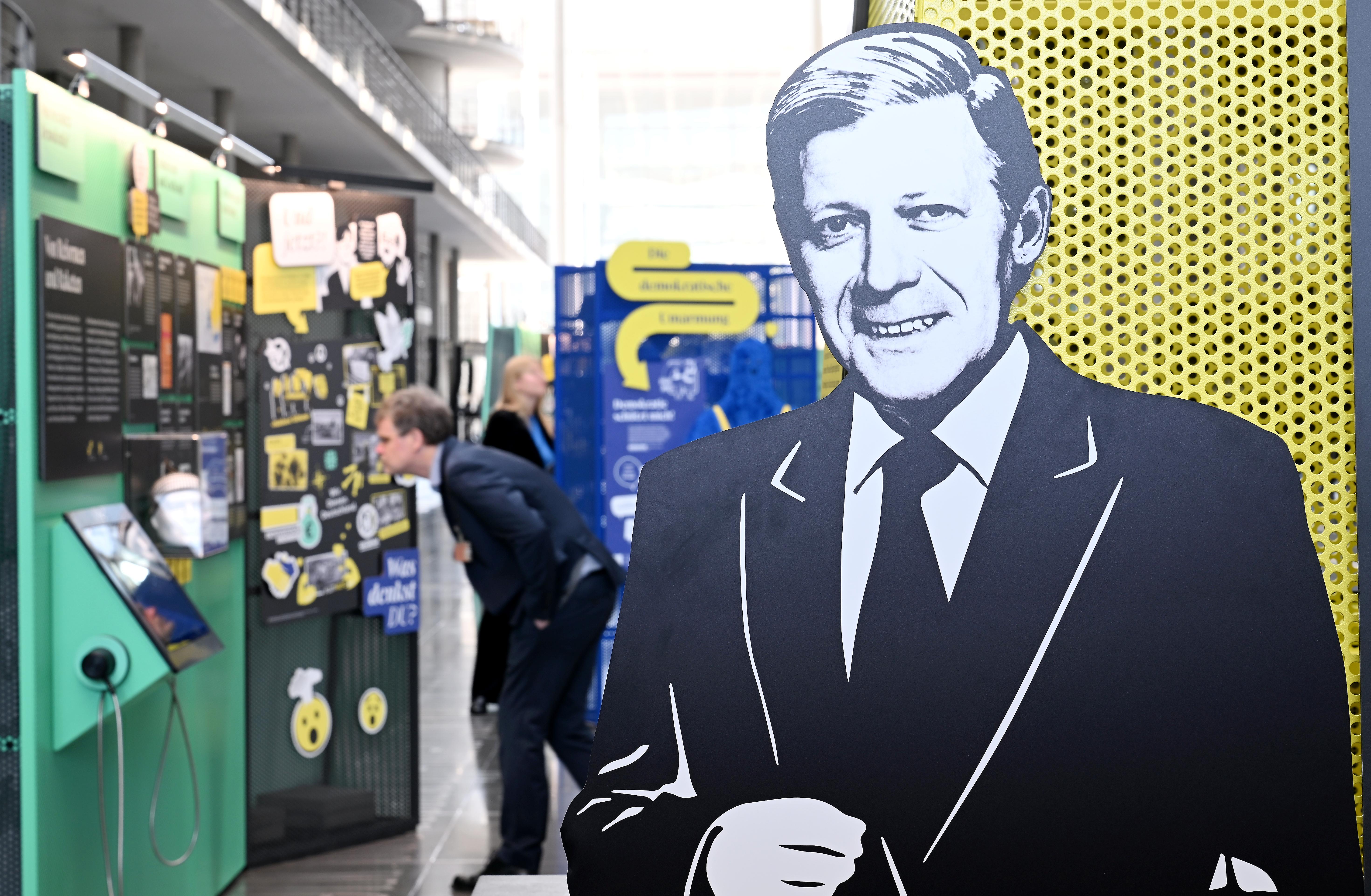 Helmut Schmidt: Der zweite Bundeskanzler der SPD und seine politischen Leistungen stehen im Mittelpunkt der Ausstellung im Bundestag in Berlin.