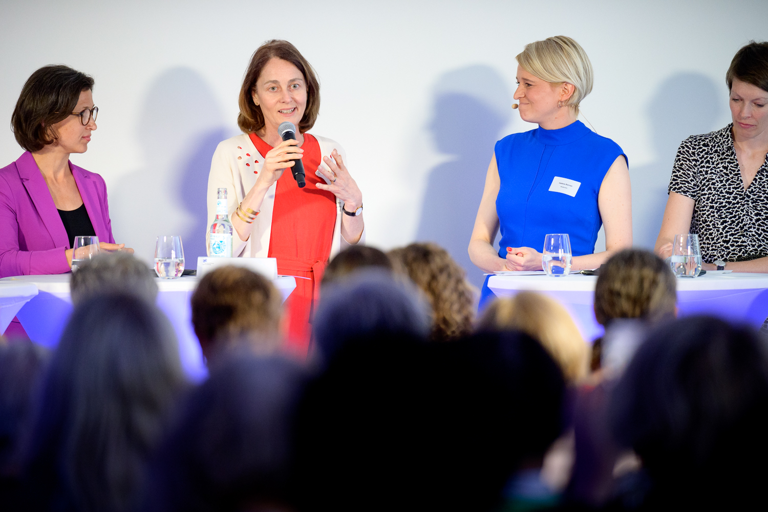 v.l.: Europaabgeordnete Hanna Neumann (Grüne), SPD-Spitzenkandidatin Katarina Barley, Moderatorin Helene Banner und Linn Selle, Präsidentin der Europäischen Bewegung