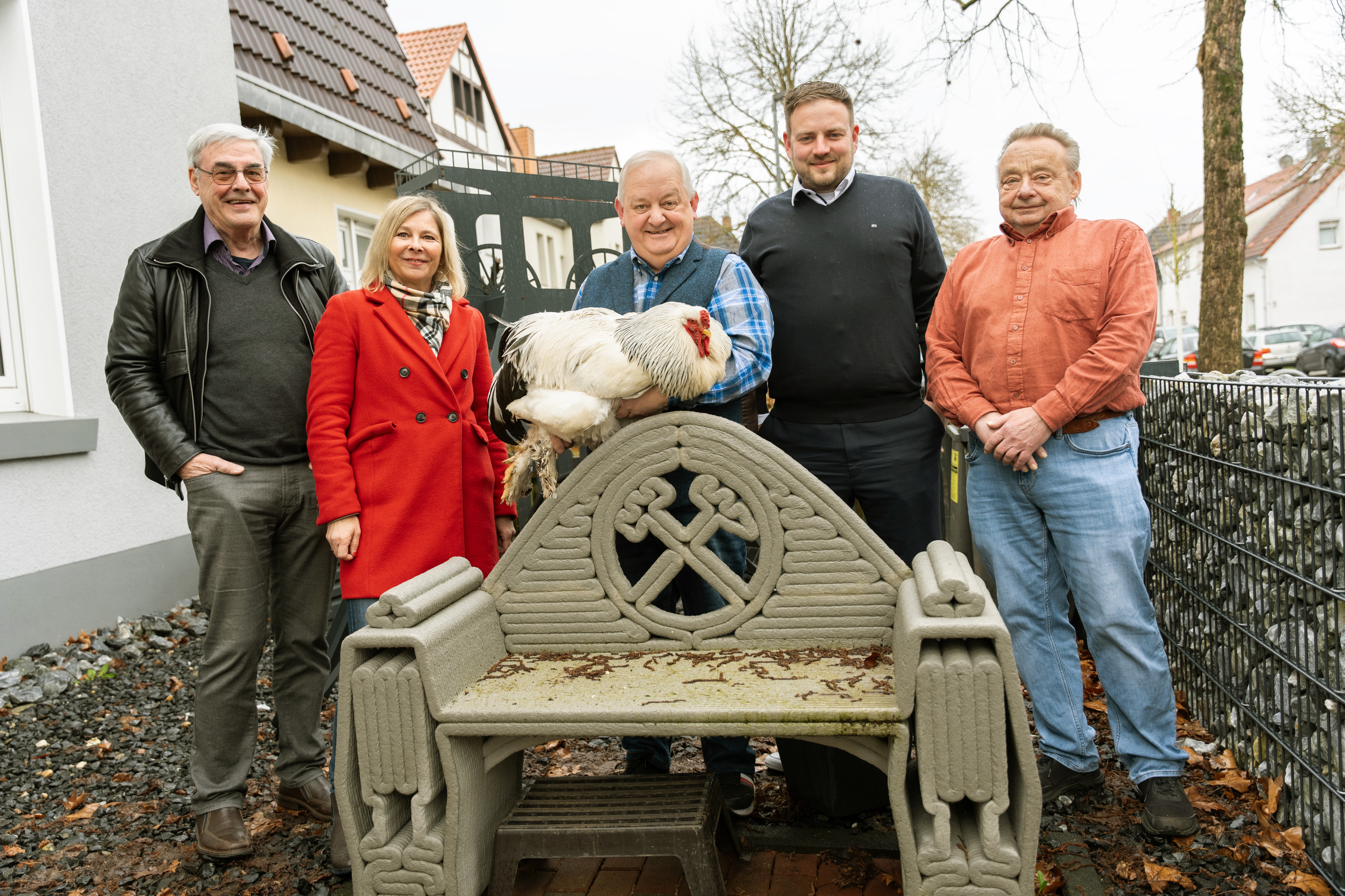 Neu in der SPD: Schauspieler, Entertainer und Geflügelzüchter „Hühner-Hotte“ (m.) aus Bochum mit SPD-Generalsekretär Frederick Cordes und der Landtagsabgeordneten Andrea Busche