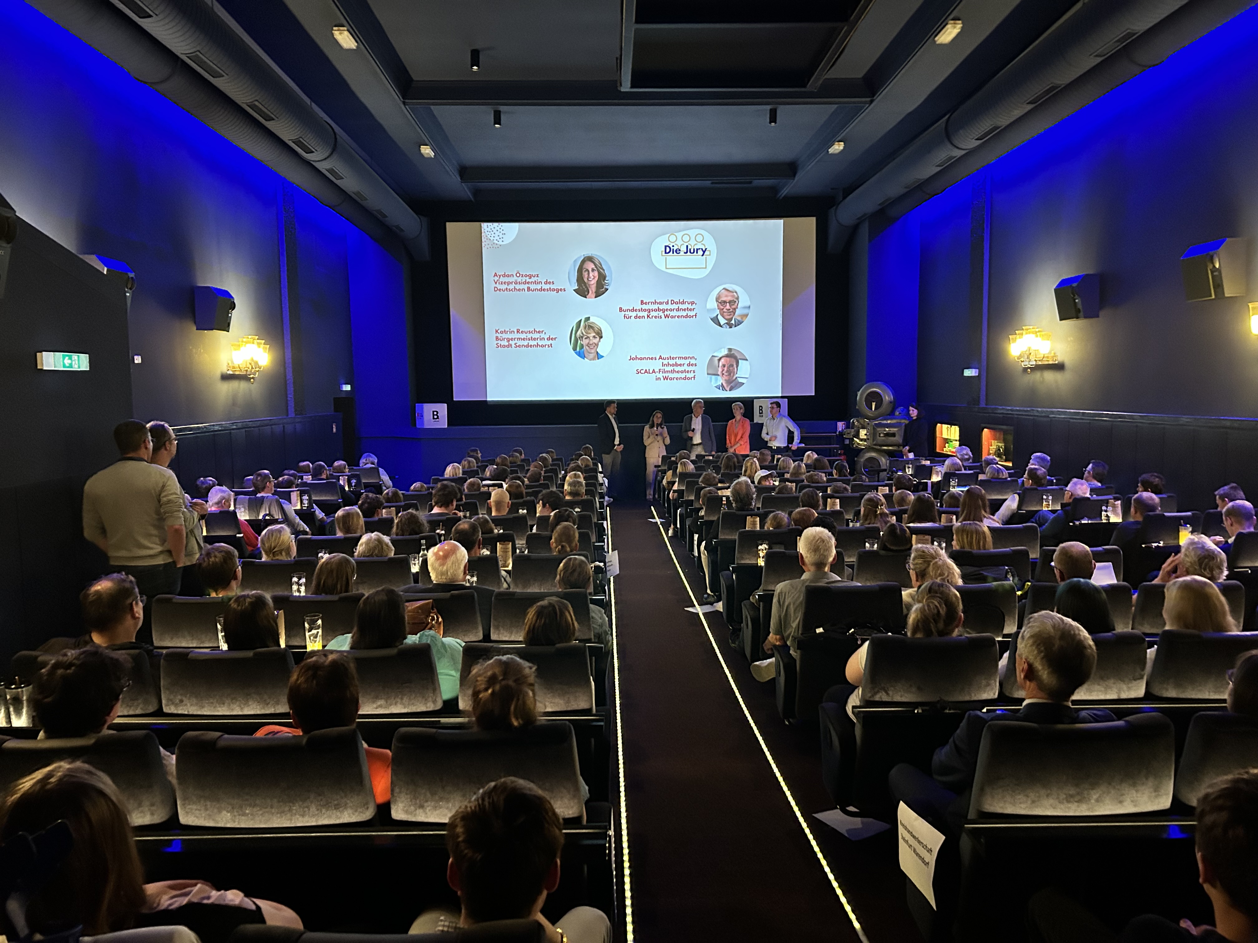 Am Montag fand die Preisverleihung für den Kurzfilmwettbewerb im Kino in Warendorf statt.