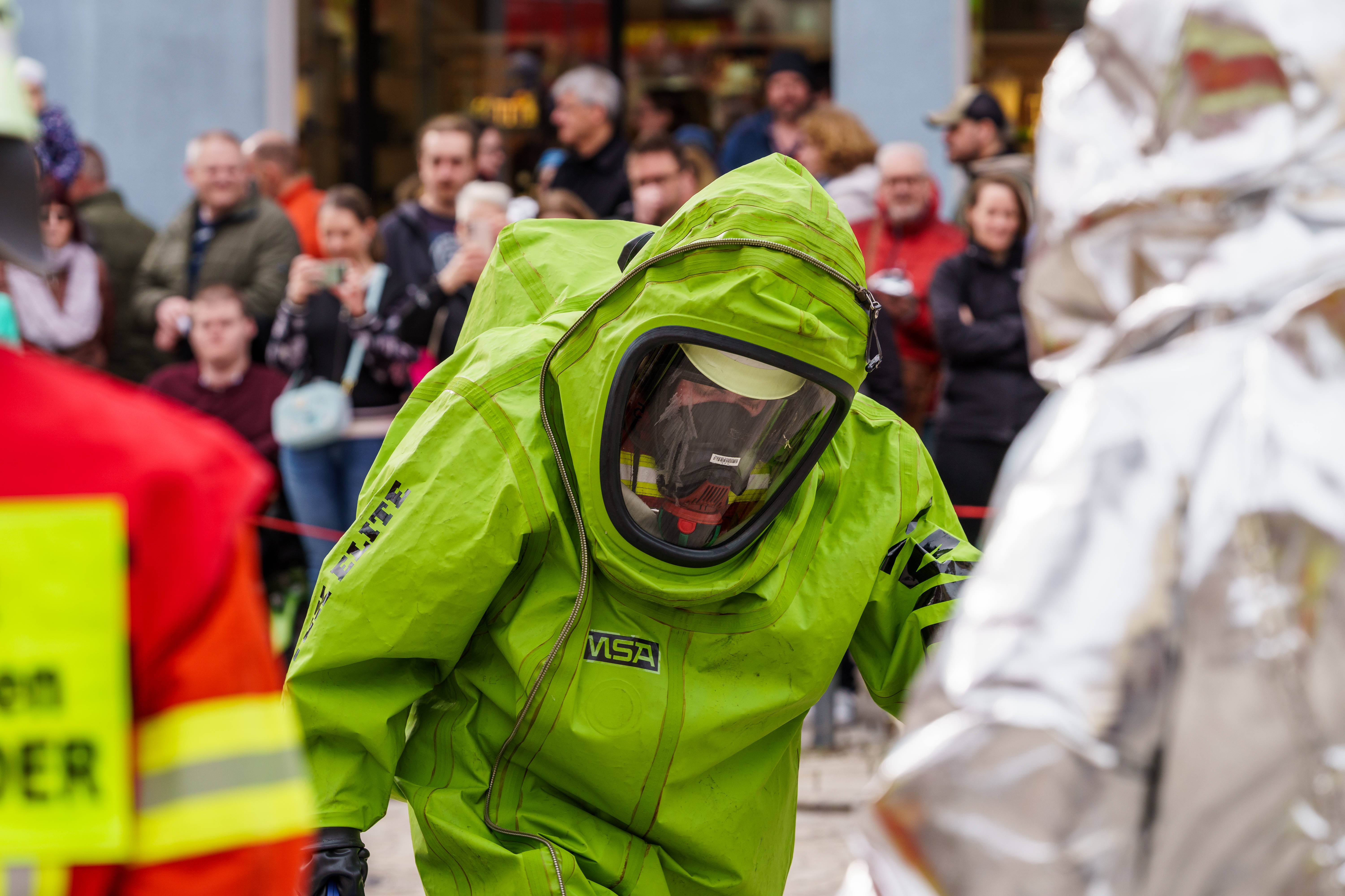 Feuerwehr probt Reaktion auf Chemieunfall