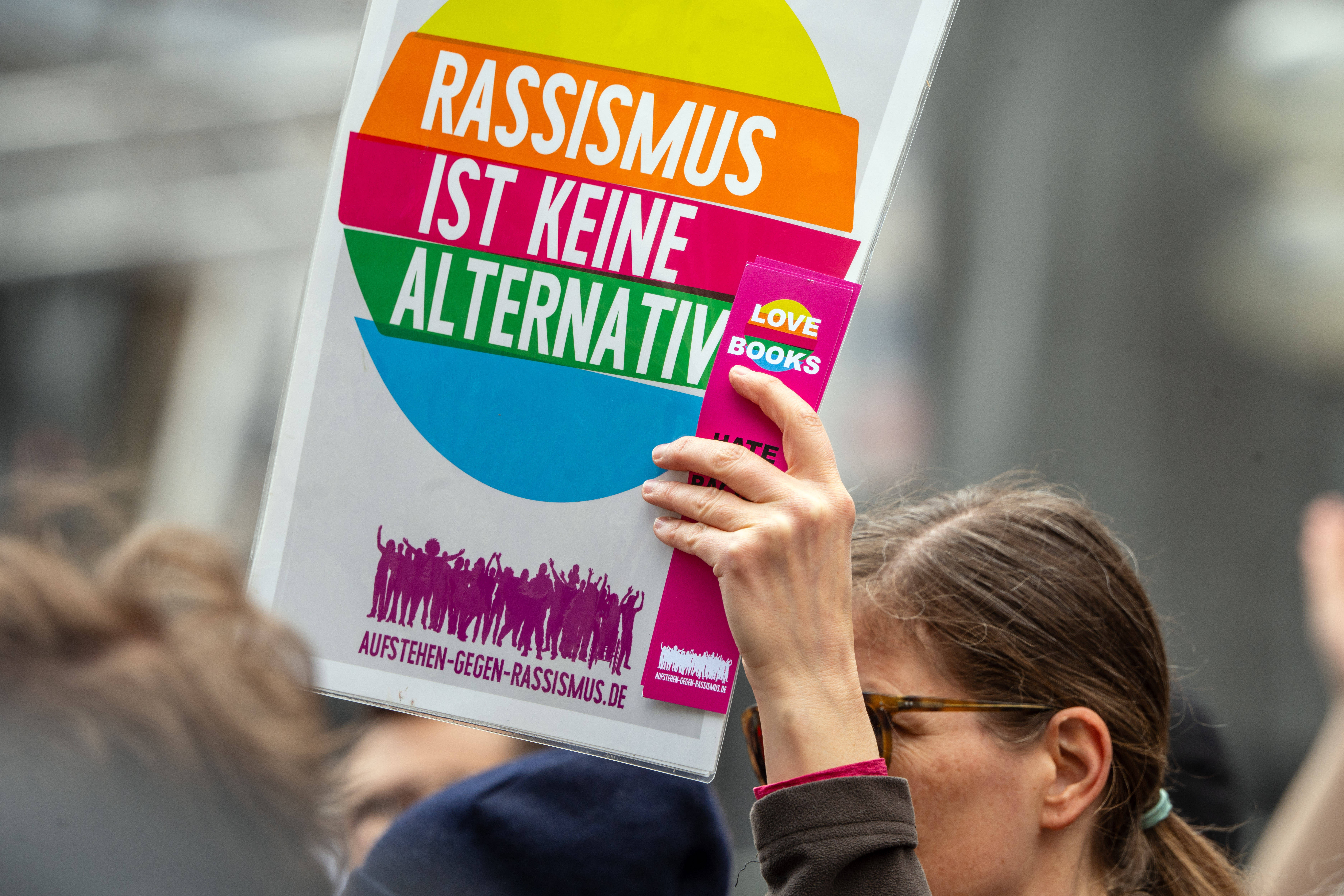 Symbolfoto: Protest gegen Rassismus und Rechtsextremismus