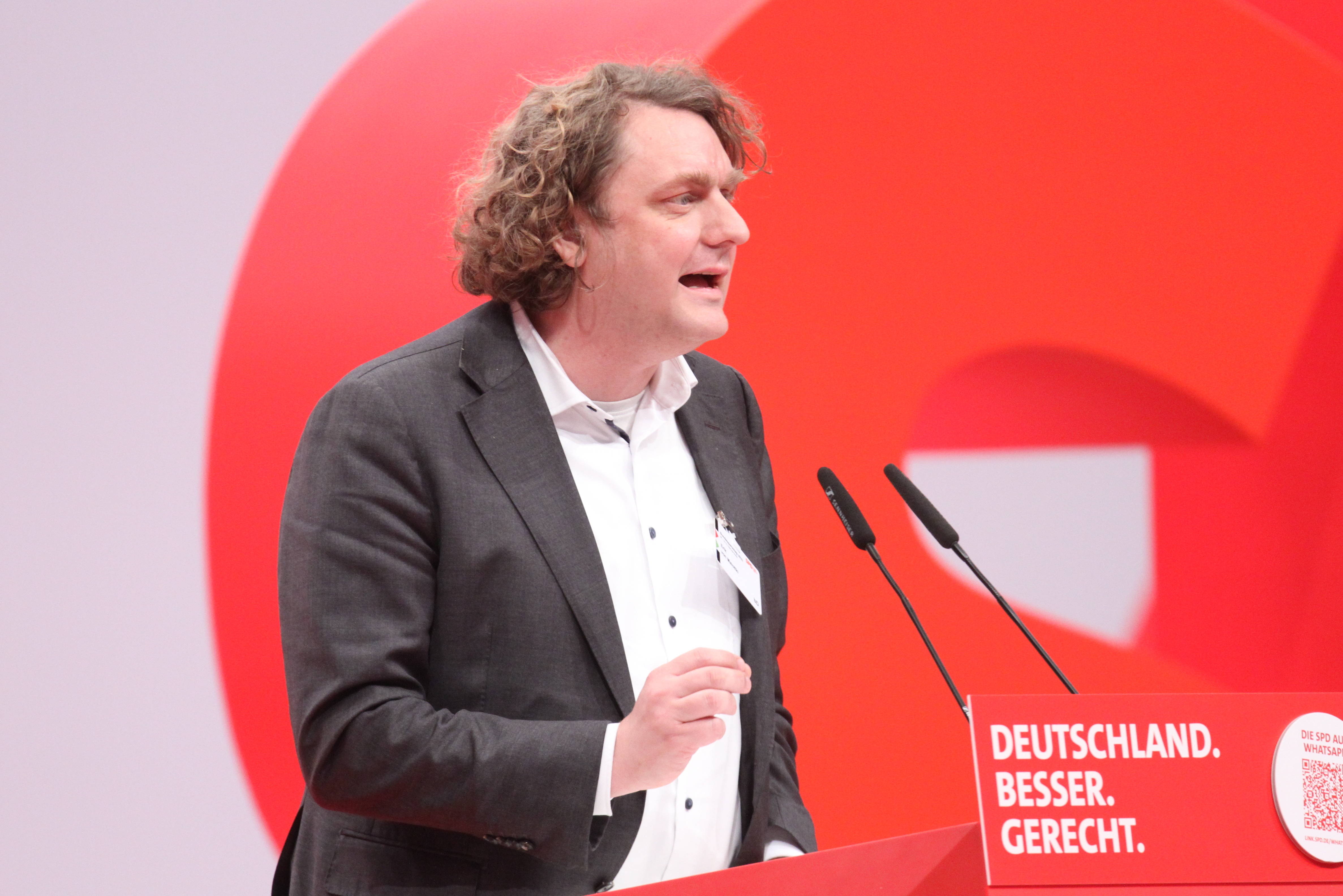 Der Bundestagsabgeordnete Erik von Malottki bei einer Rede auf dem SPD-Bundesparteitag.