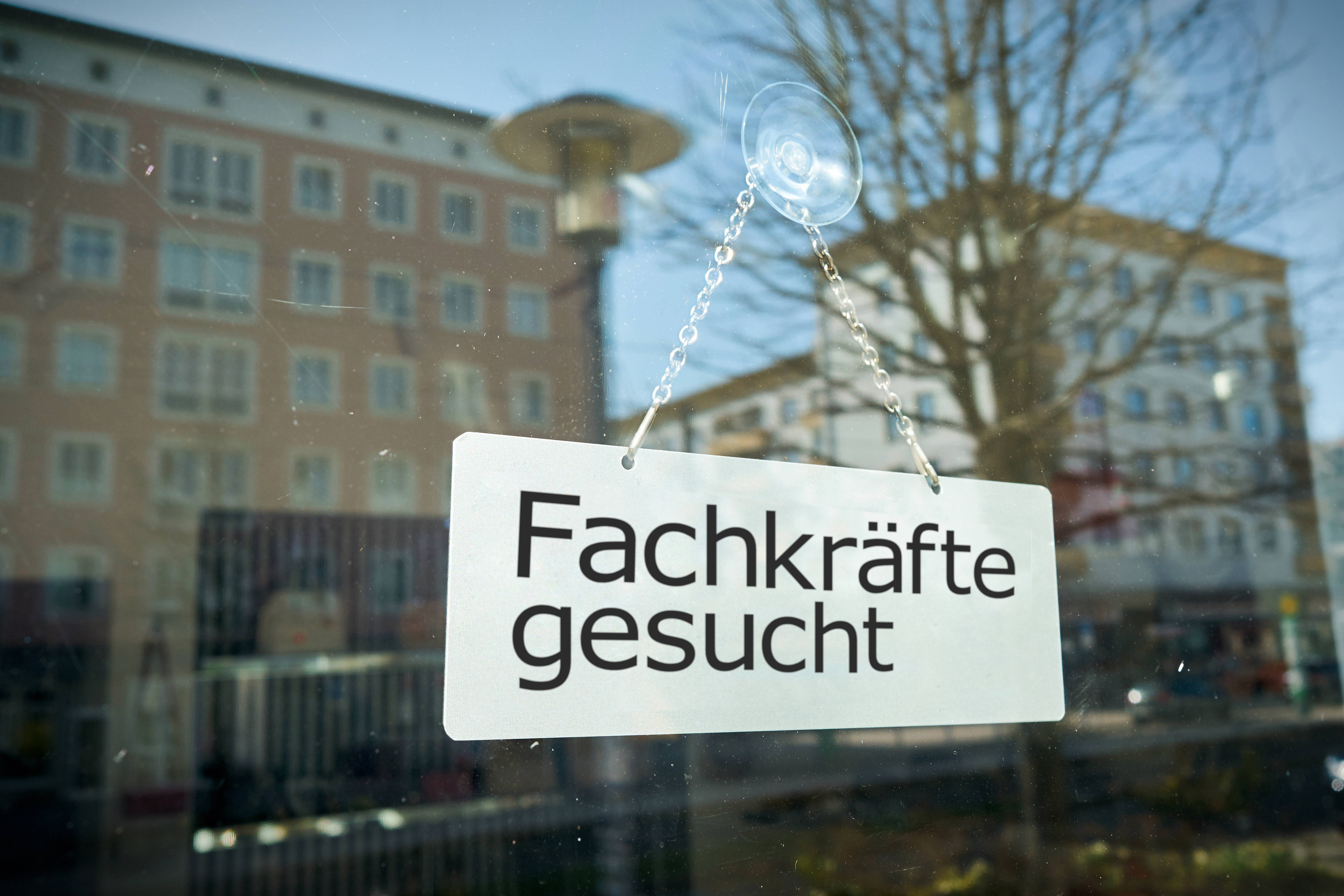 Risiko: Die Erfolge der AfD drohen den Fachkräftemangel in manchen Regionen Deutschlands noch weiter zu verschärfen.